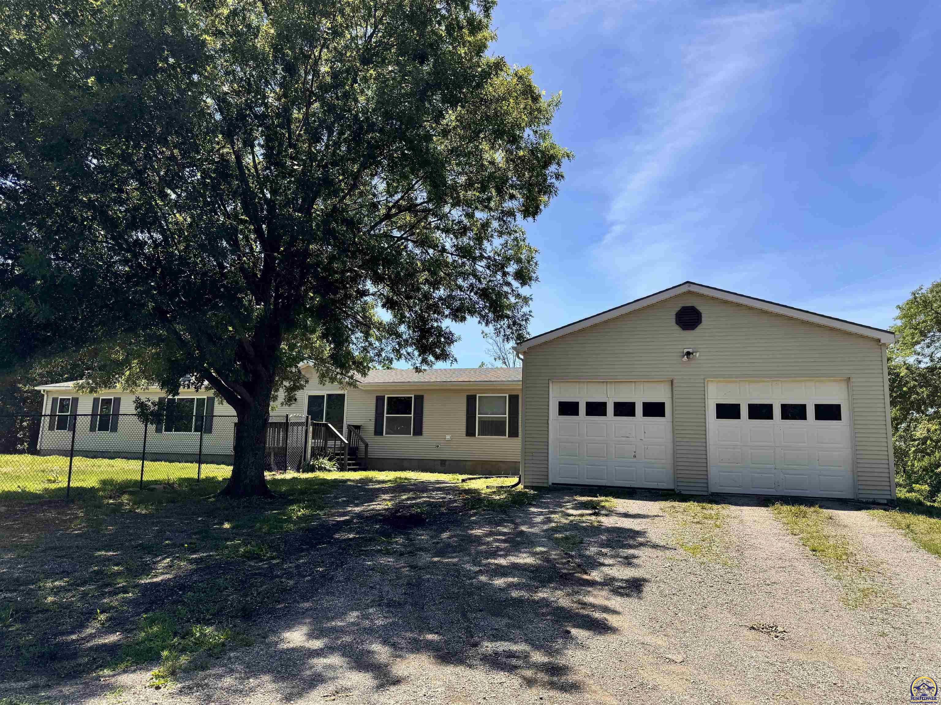 Ozawkie, Kansas 66070, United States, 5 Bedrooms Bedrooms, ,4 BathroomsBathrooms,Residential,Pending,55379