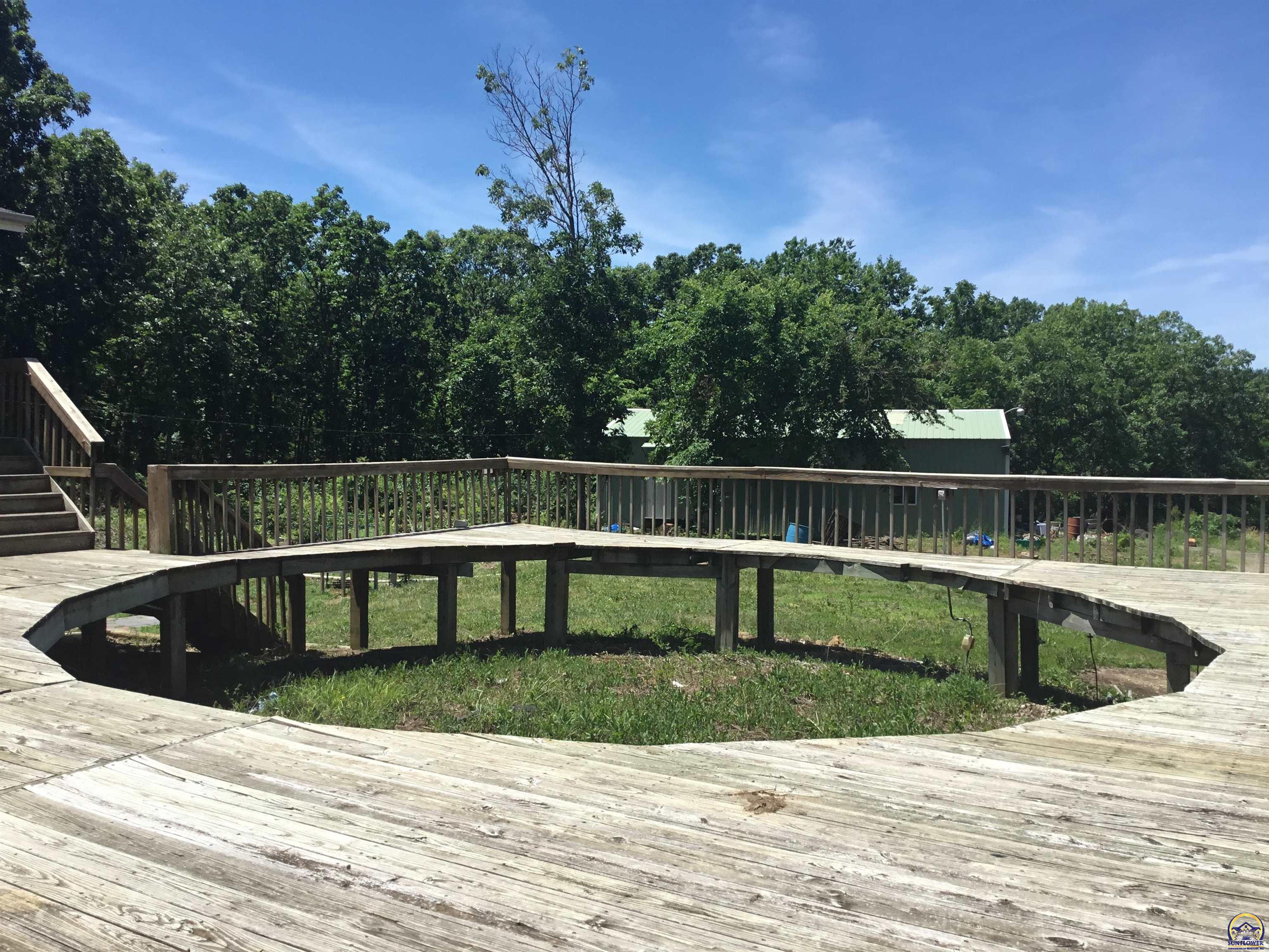 Ozawkie, Kansas 66070, United States, 5 Bedrooms Bedrooms, ,4 BathroomsBathrooms,Residential,Pending,55379