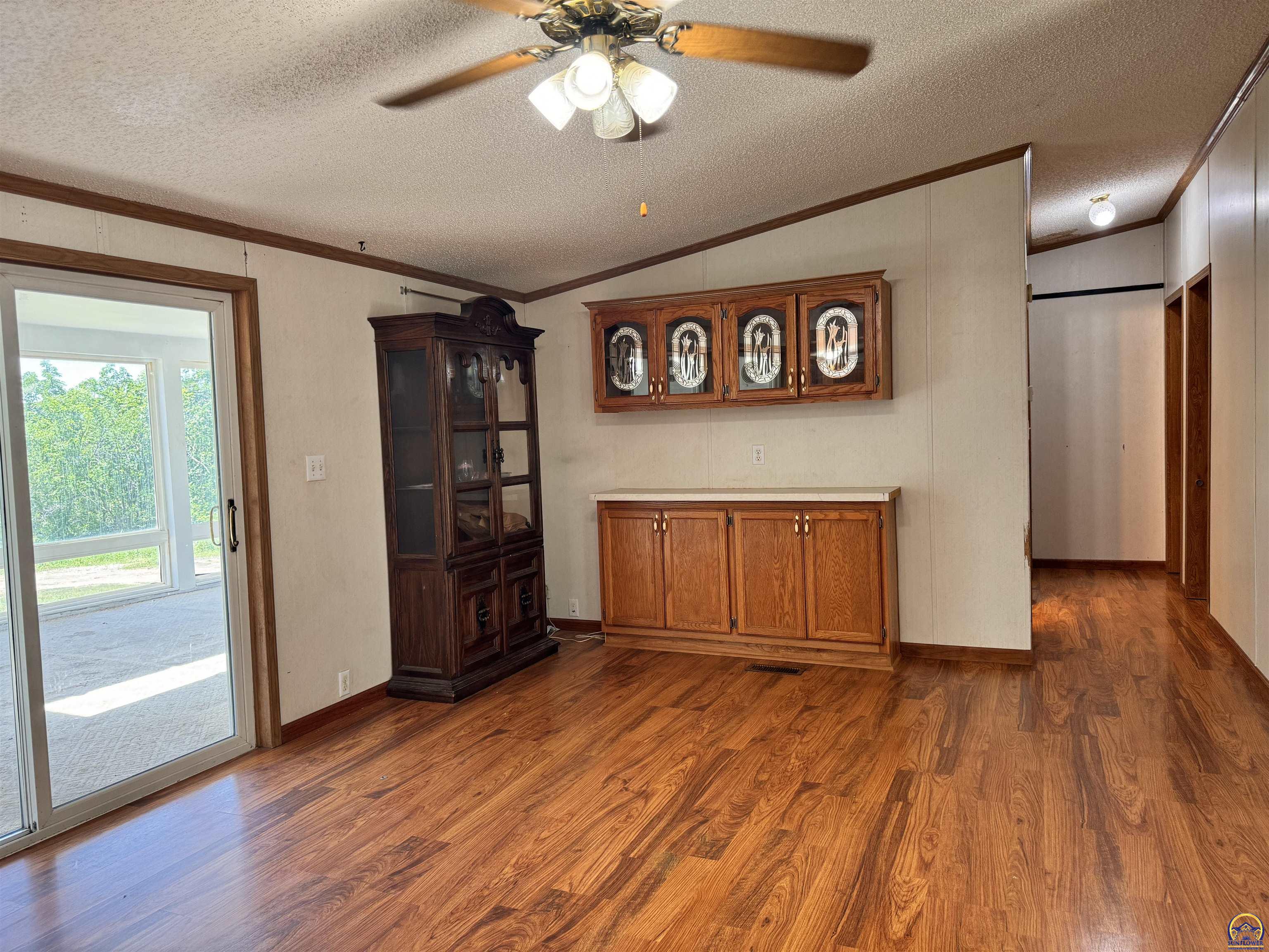 Ozawkie, Kansas 66070, United States, 5 Bedrooms Bedrooms, ,4 BathroomsBathrooms,Residential,Pending,55379