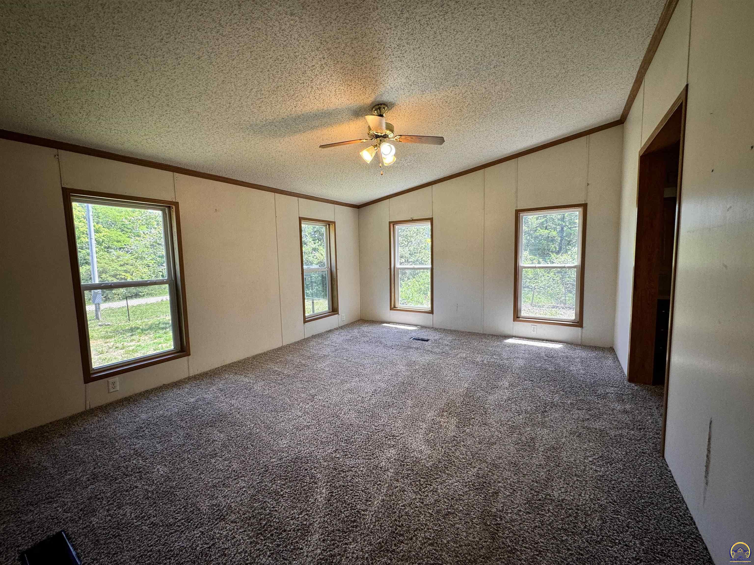 Ozawkie, Kansas 66070, United States, 5 Bedrooms Bedrooms, ,4 BathroomsBathrooms,Residential,Pending,55379