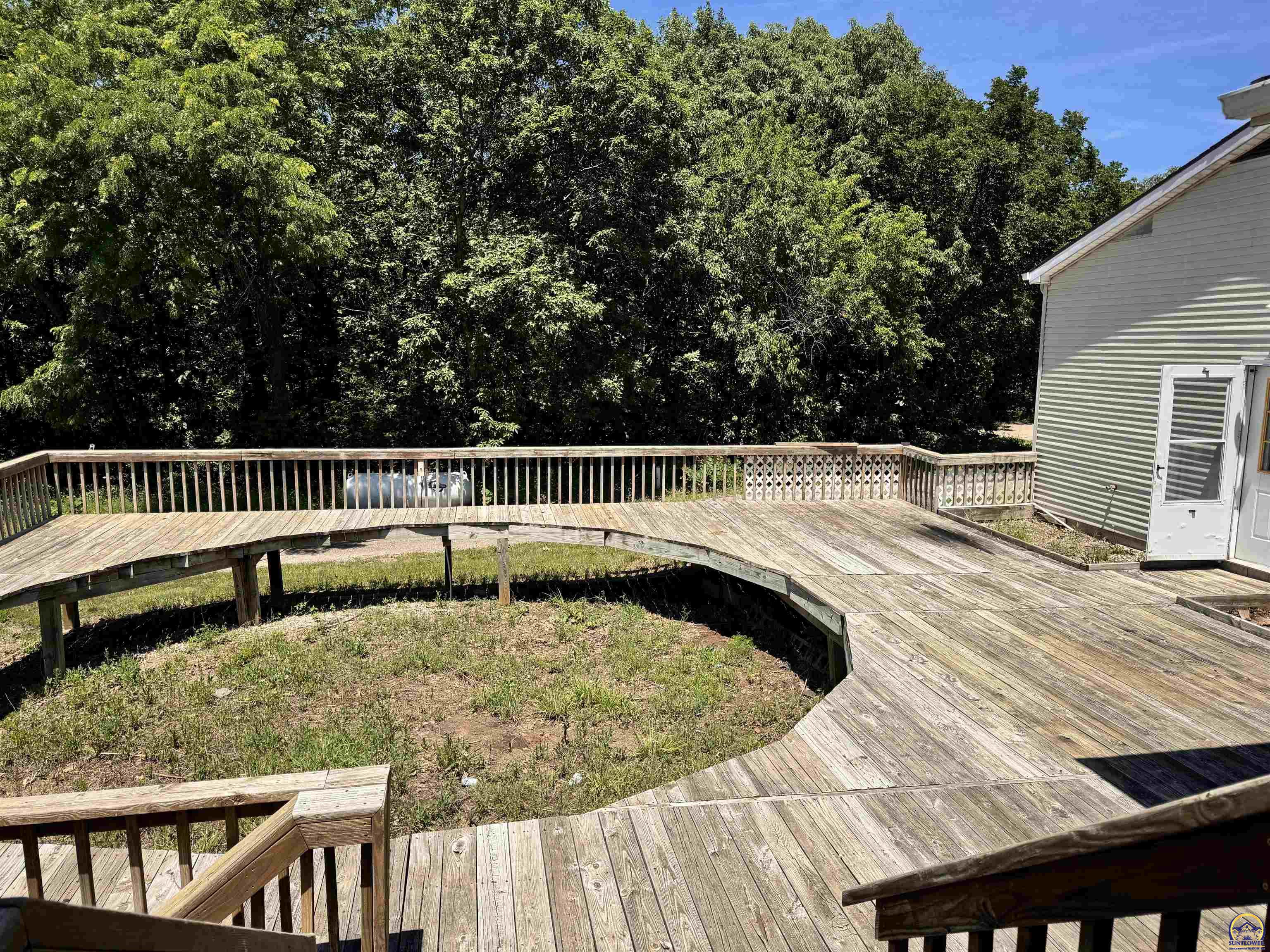 Ozawkie, Kansas 66070, United States, 5 Bedrooms Bedrooms, ,4 BathroomsBathrooms,Residential,Pending,55379