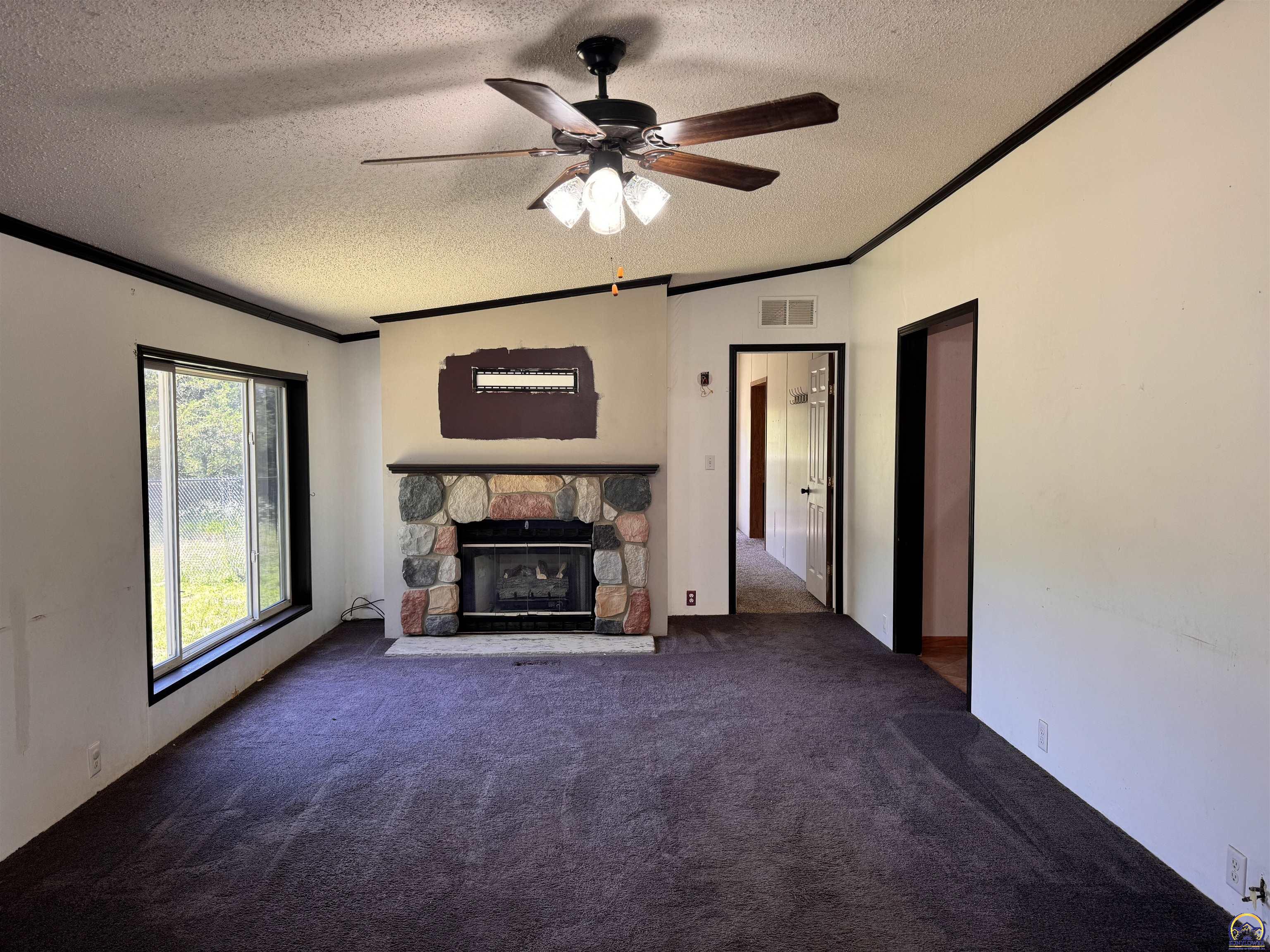 Ozawkie, Kansas 66070, United States, 5 Bedrooms Bedrooms, ,4 BathroomsBathrooms,Residential,Pending,55379