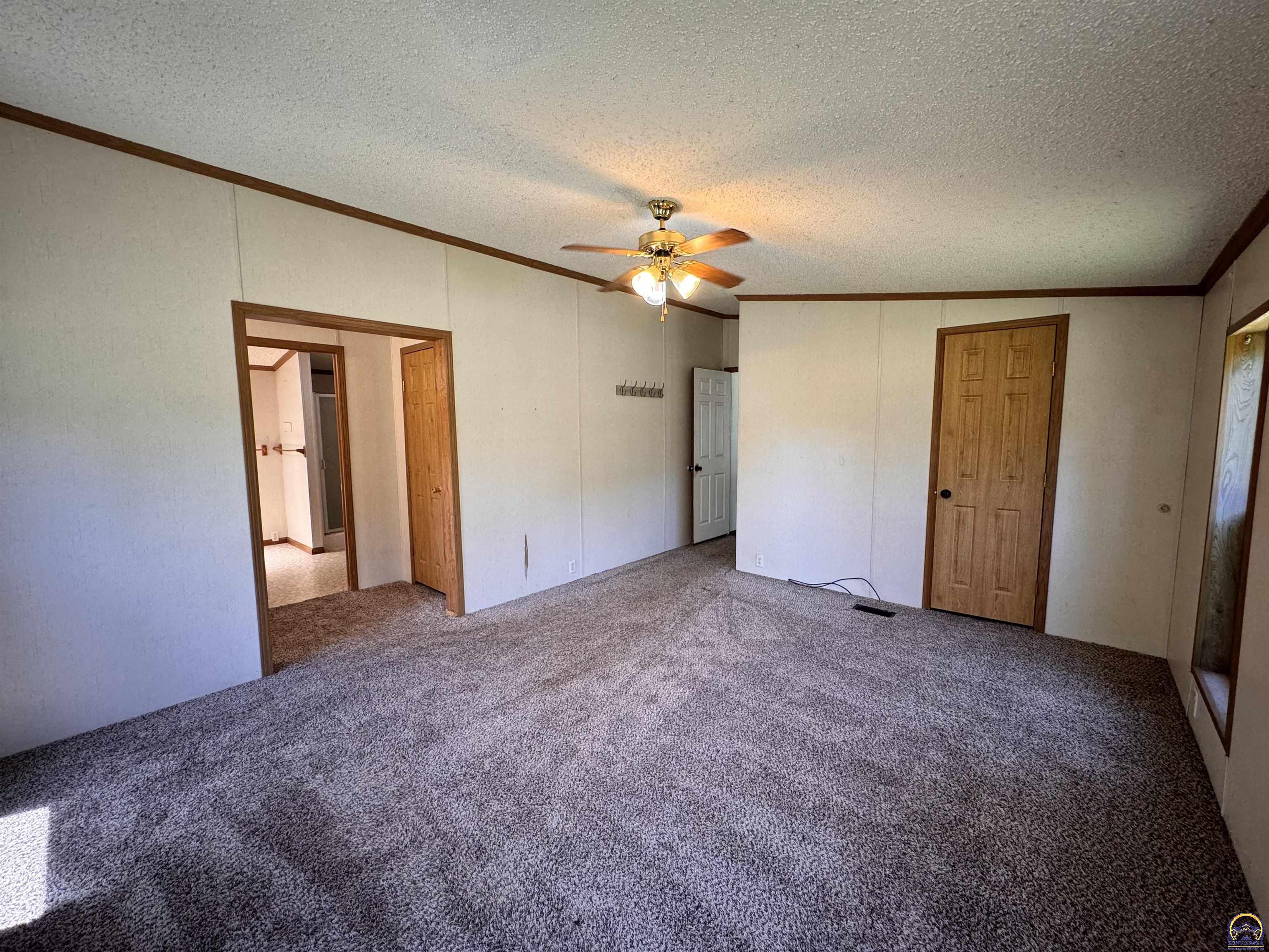 Ozawkie, Kansas 66070, United States, 5 Bedrooms Bedrooms, ,4 BathroomsBathrooms,Residential,Pending,55379