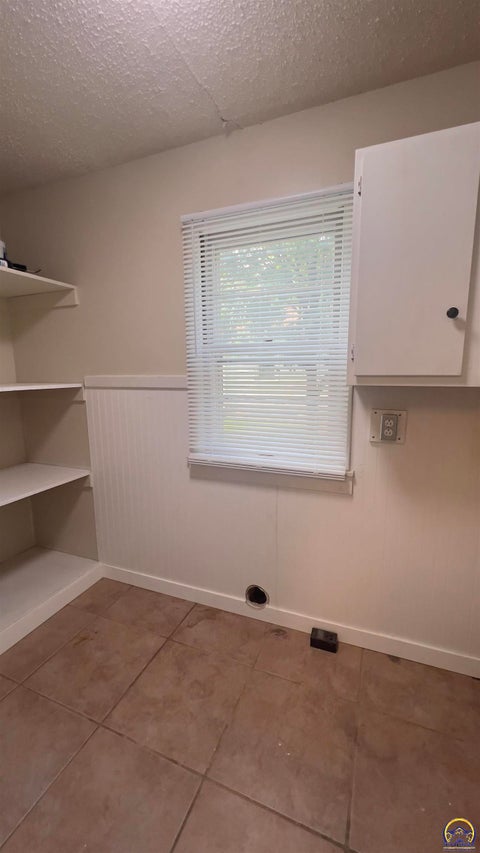Tiny photo for 912 SW Frazier Ave, Topeka, KS 66606 (MLS # 245753)