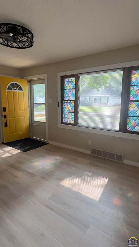 Tiny photo for 912 SW Frazier Ave, Topeka, KS 66606 (MLS # 245753)