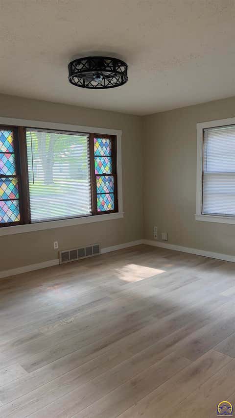 Tiny photo for 912 SW Frazier Ave, Topeka, KS 66606 (MLS # 245753)