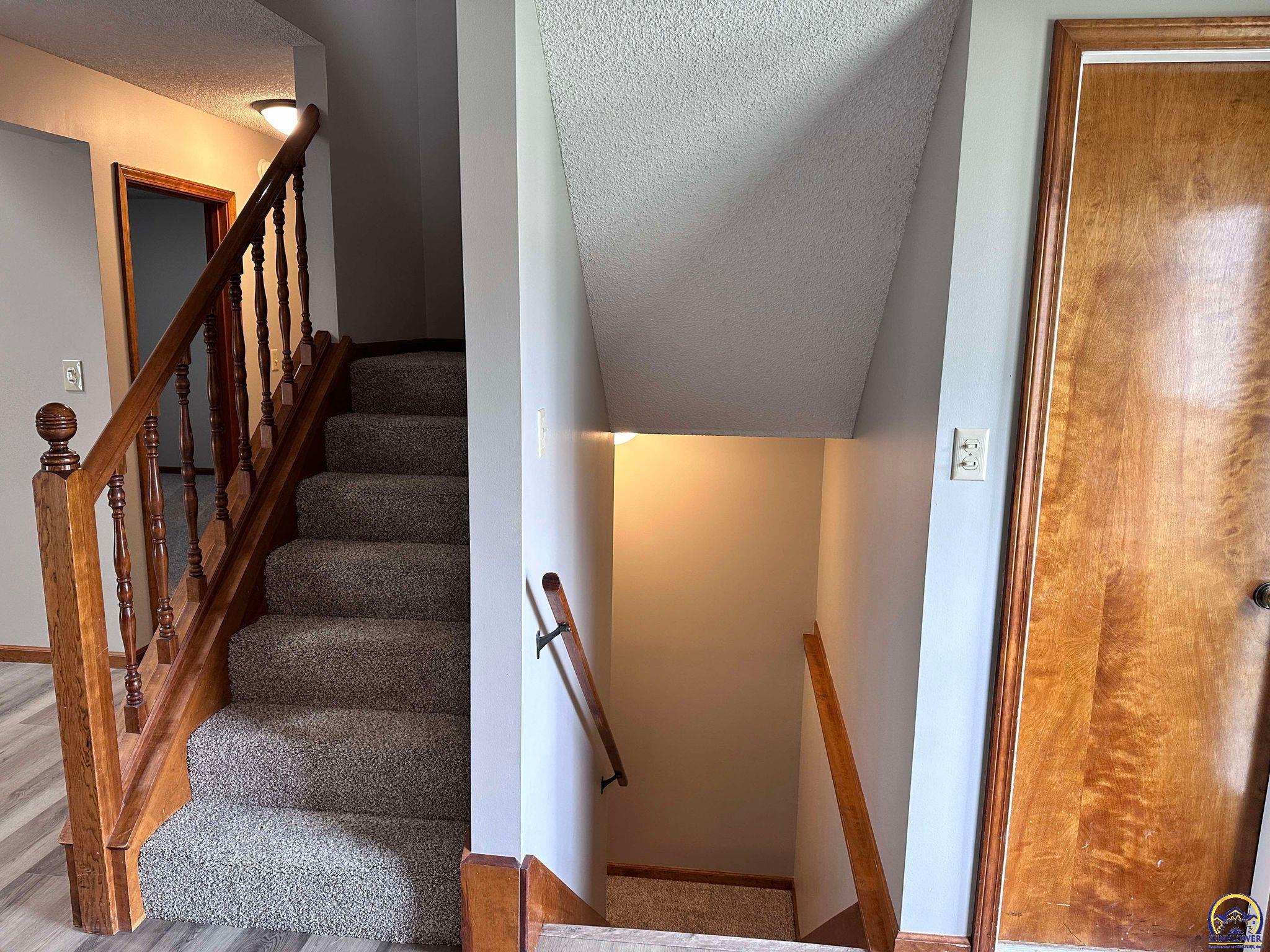 Topeka, Kansas 66614, United States, 3 Bedrooms Bedrooms, ,2 BathroomsBathrooms,Residential,Pending,48135