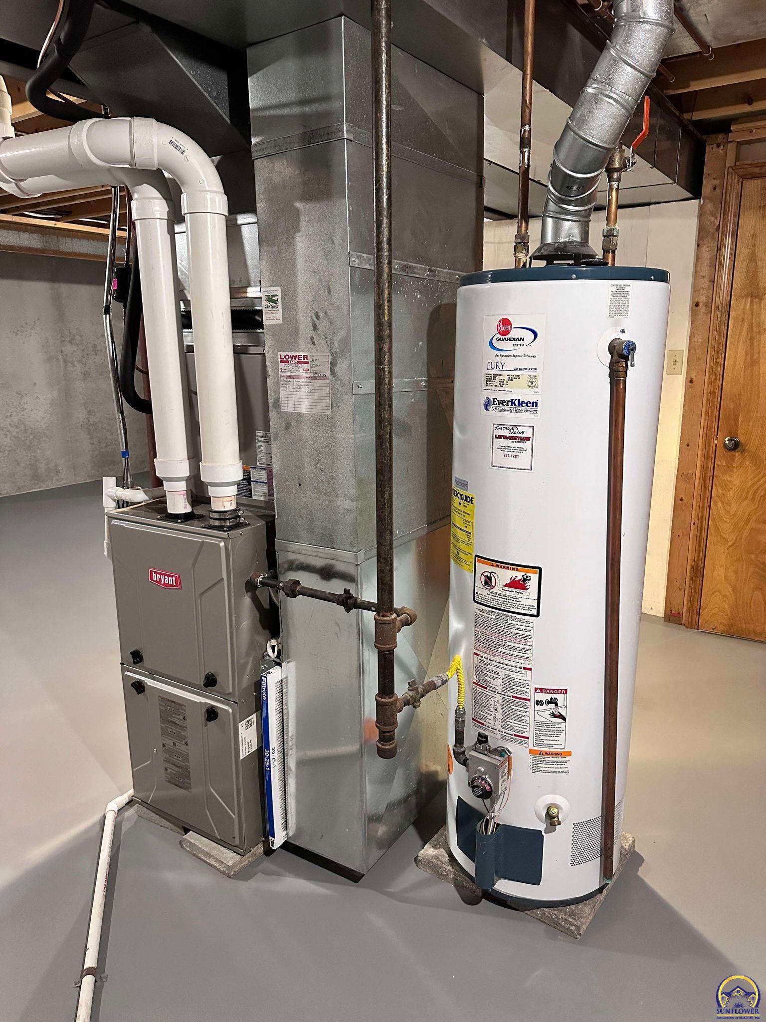 Topeka, Kansas 66614, United States, 3 Bedrooms Bedrooms, ,2 BathroomsBathrooms,Residential,Pending,48135