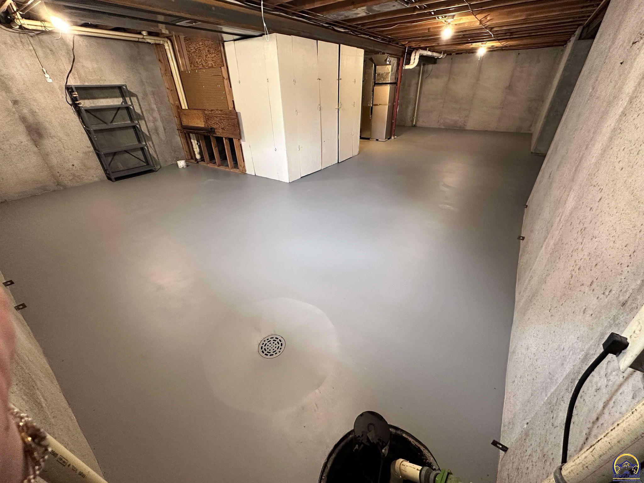 Topeka, Kansas 66614, United States, 3 Bedrooms Bedrooms, ,2 BathroomsBathrooms,Residential,Pending,48135