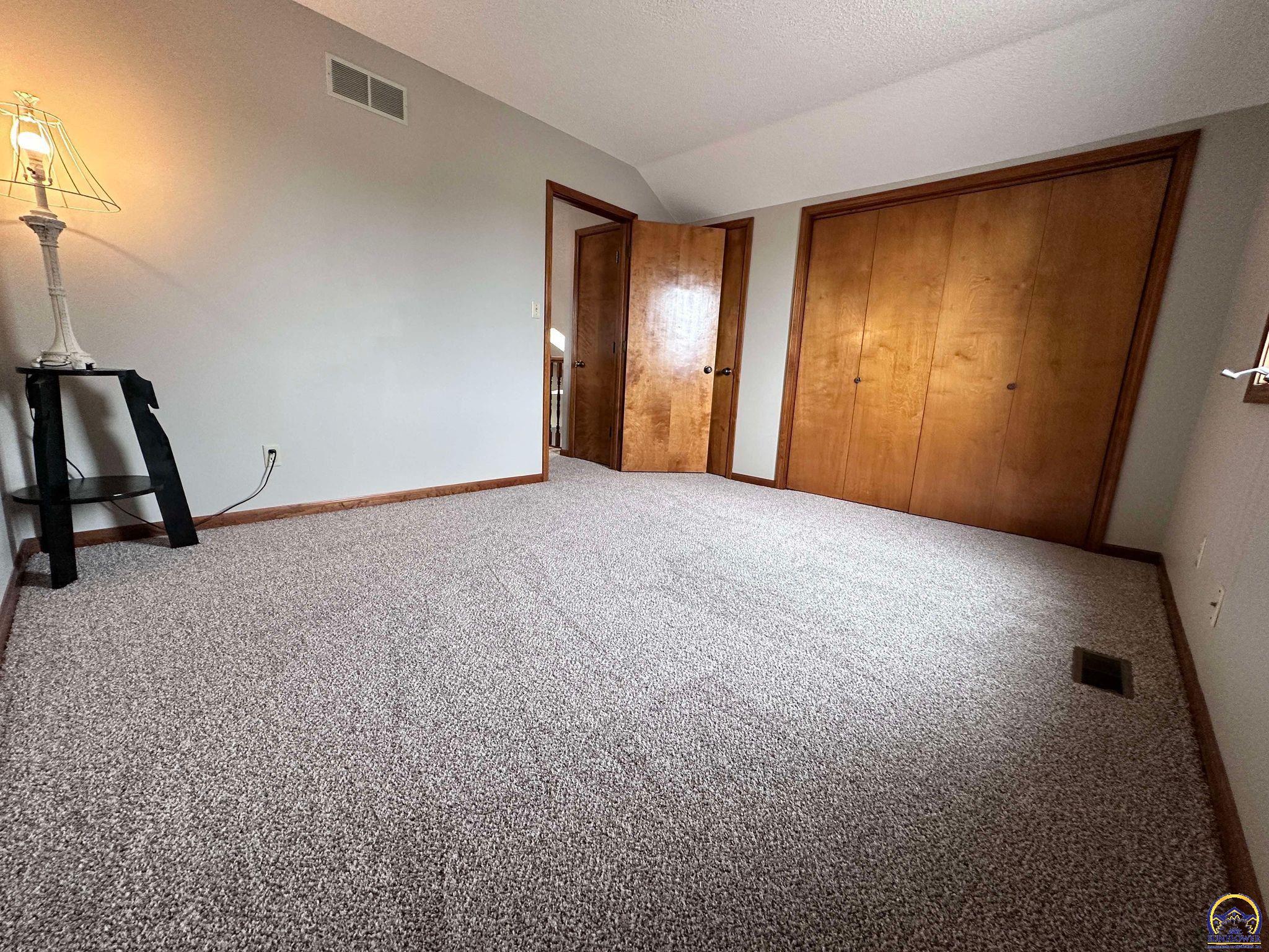 Topeka, Kansas 66614, United States, 3 Bedrooms Bedrooms, ,2 BathroomsBathrooms,Residential,Pending,48135