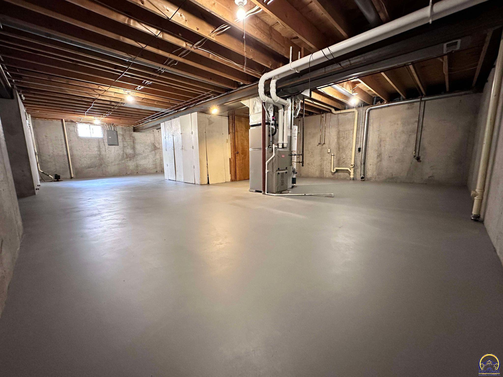 Topeka, Kansas 66614, United States, 3 Bedrooms Bedrooms, ,2 BathroomsBathrooms,Residential,Pending,48135