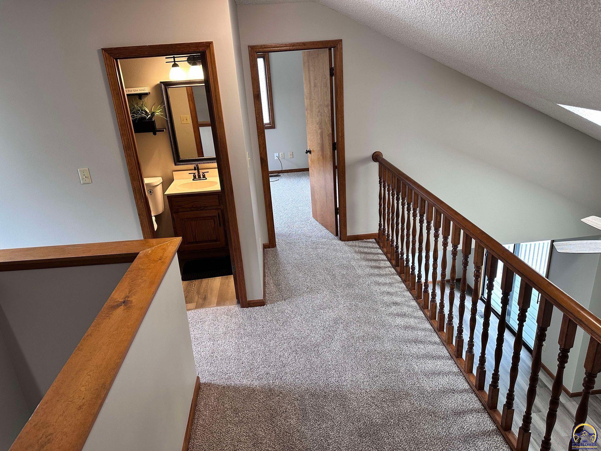 Topeka, Kansas 66614, United States, 3 Bedrooms Bedrooms, ,2 BathroomsBathrooms,Residential,Pending,48135