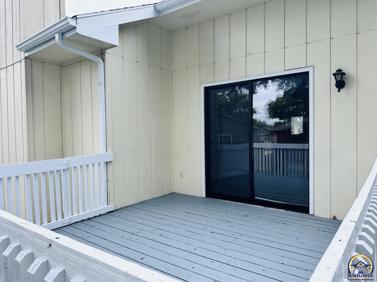 Topeka, Kansas 66614, United States, 3 Bedrooms Bedrooms, ,2 BathroomsBathrooms,Residential,Pending,48135