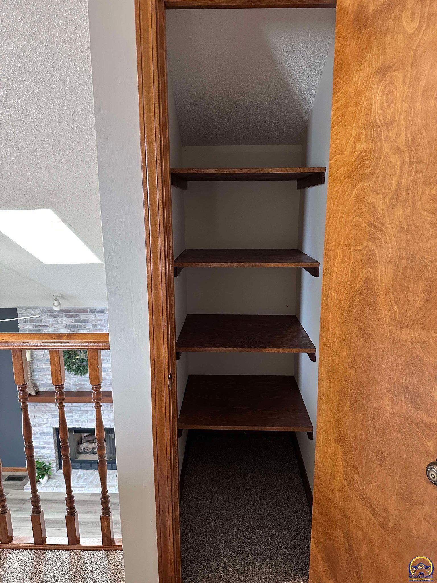 Topeka, Kansas 66614, United States, 3 Bedrooms Bedrooms, ,2 BathroomsBathrooms,Residential,Pending,48135