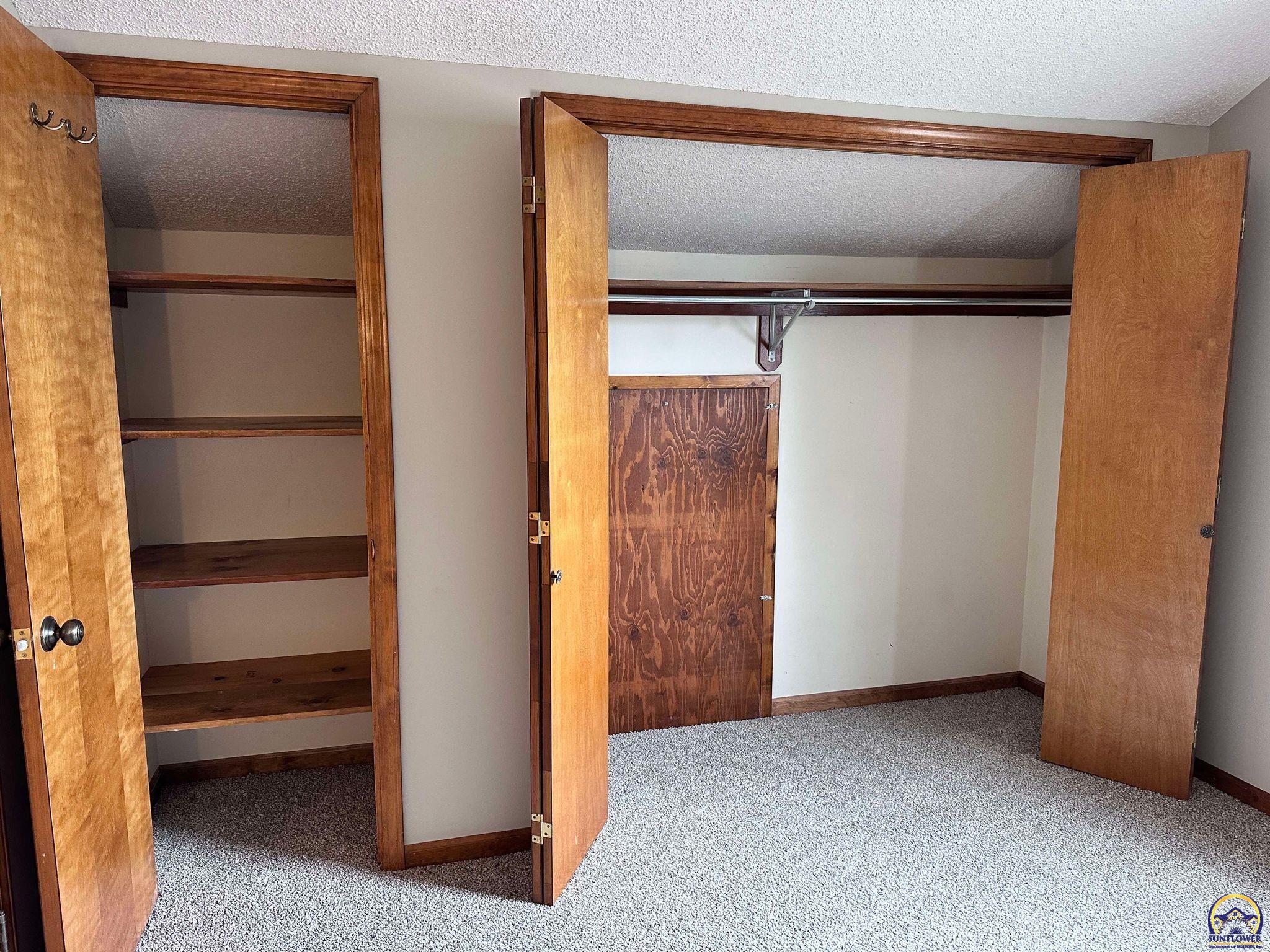 Topeka, Kansas 66614, United States, 3 Bedrooms Bedrooms, ,2 BathroomsBathrooms,Residential,Pending,48135