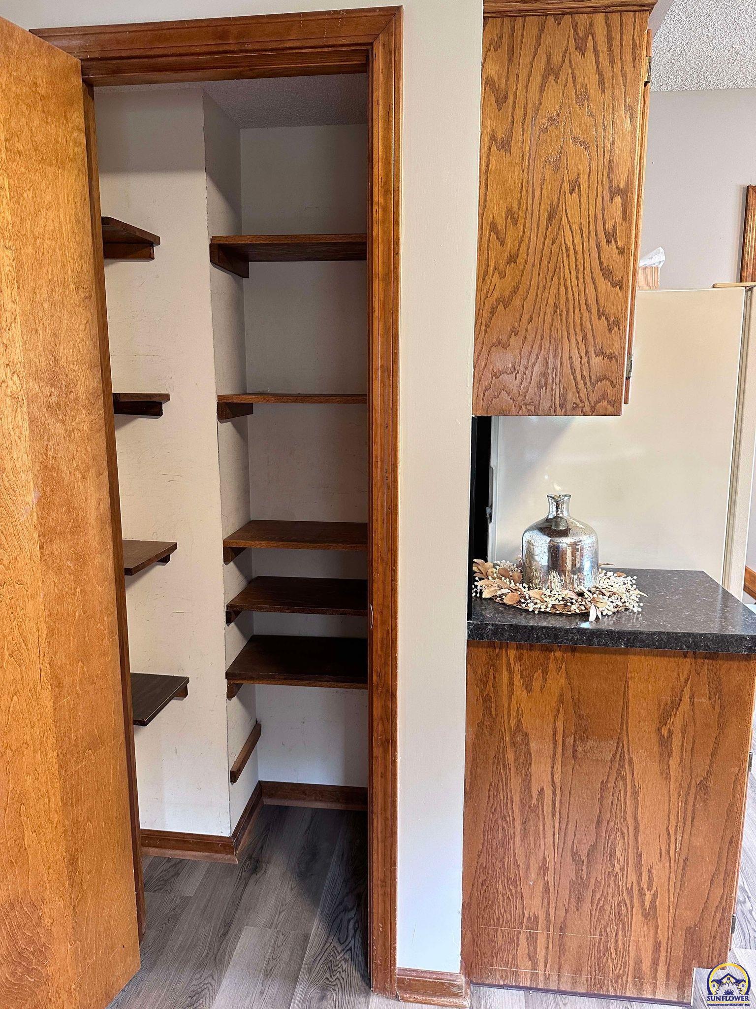 Topeka, Kansas 66614, United States, 3 Bedrooms Bedrooms, ,2 BathroomsBathrooms,Residential,Pending,48135