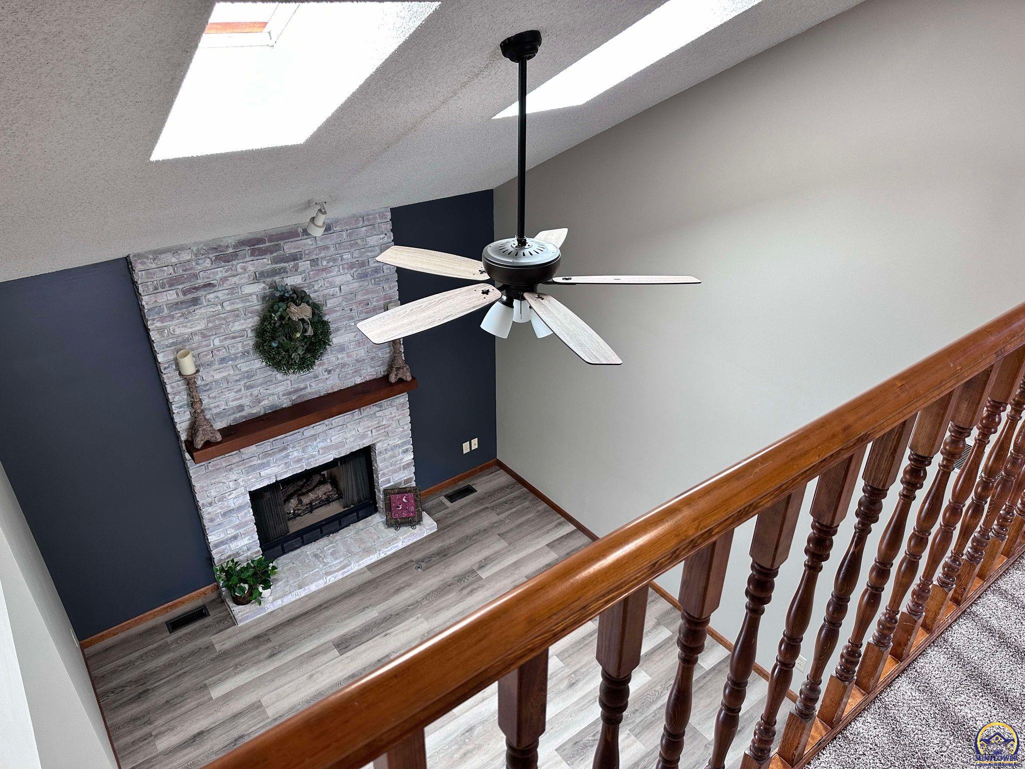 Topeka, Kansas 66614, United States, 3 Bedrooms Bedrooms, ,2 BathroomsBathrooms,Residential,Pending,48135