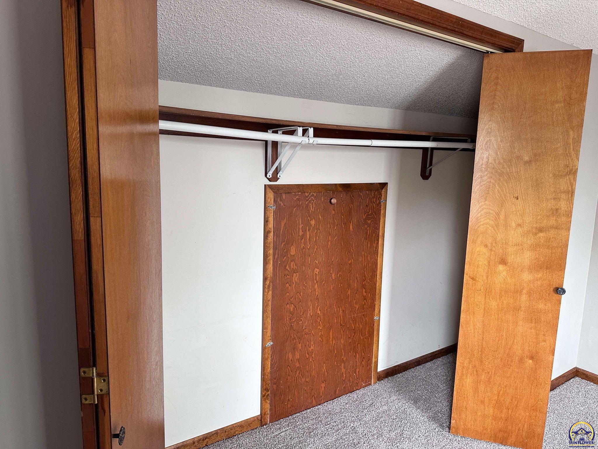 Topeka, Kansas 66614, United States, 3 Bedrooms Bedrooms, ,2 BathroomsBathrooms,Residential,Pending,48135