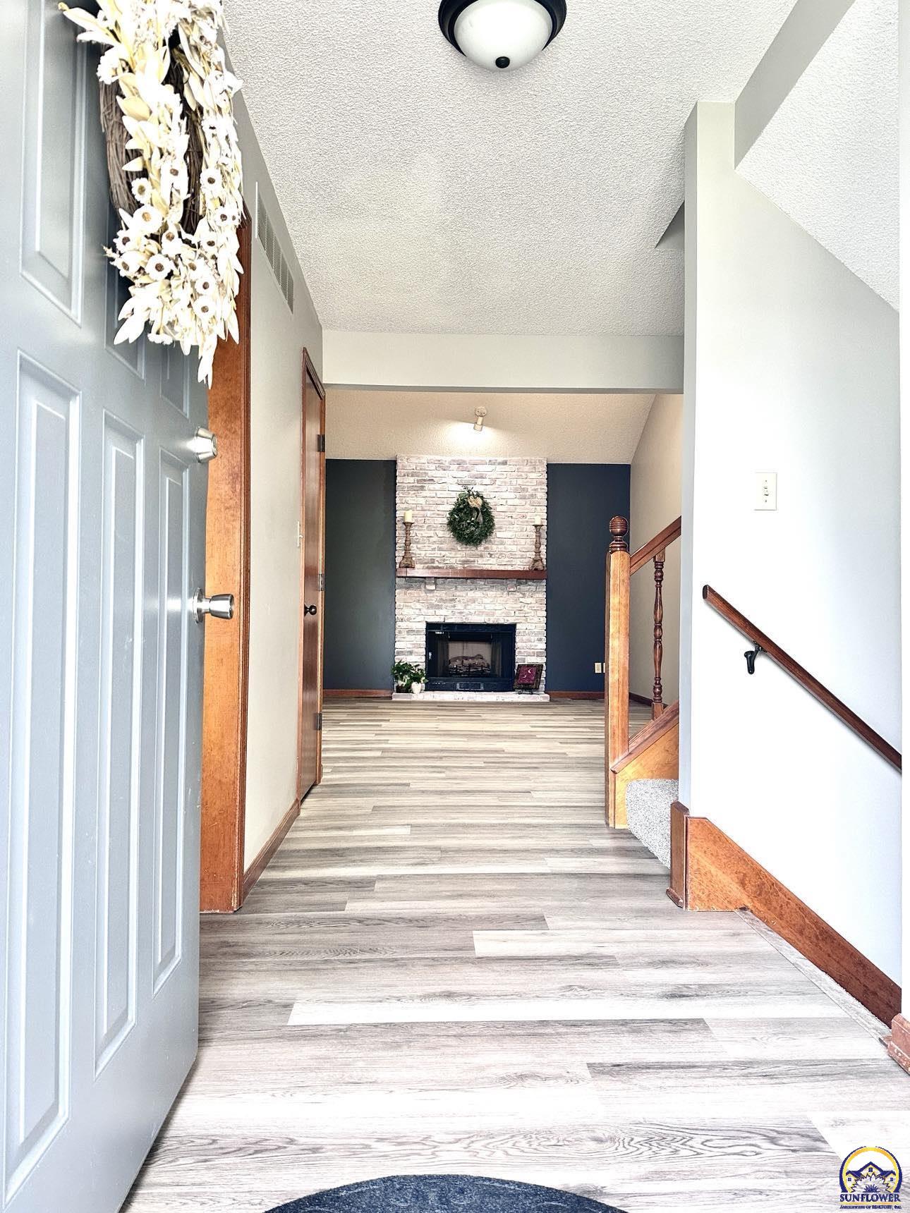 Topeka, Kansas 66614, United States, 3 Bedrooms Bedrooms, ,2 BathroomsBathrooms,Residential,Pending,48135