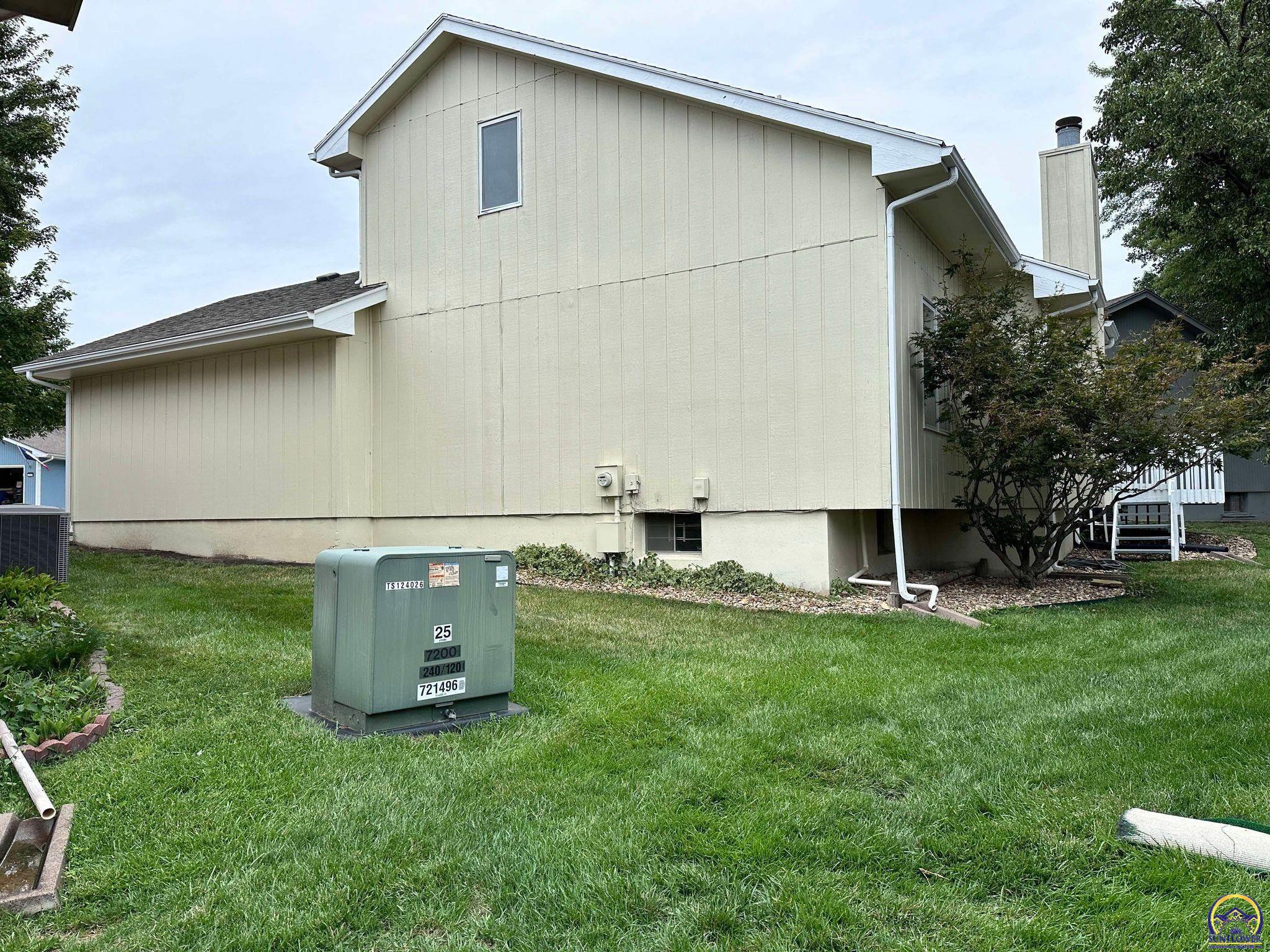 Topeka, Kansas 66614, United States, 3 Bedrooms Bedrooms, ,2 BathroomsBathrooms,Residential,Pending,48135