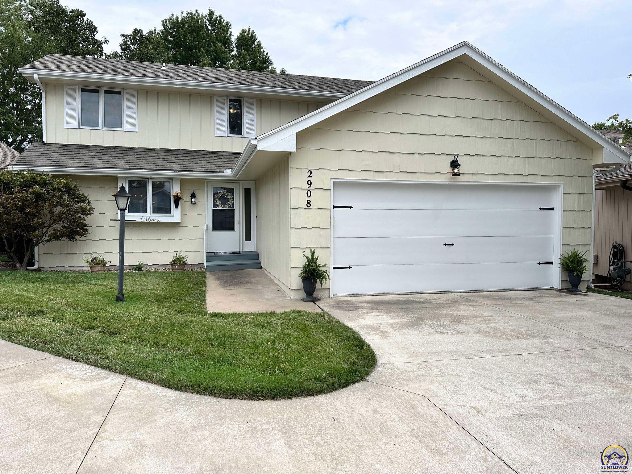 Topeka, Kansas 66614, United States, 3 Bedrooms Bedrooms, ,2 BathroomsBathrooms,Residential,Pending,48135