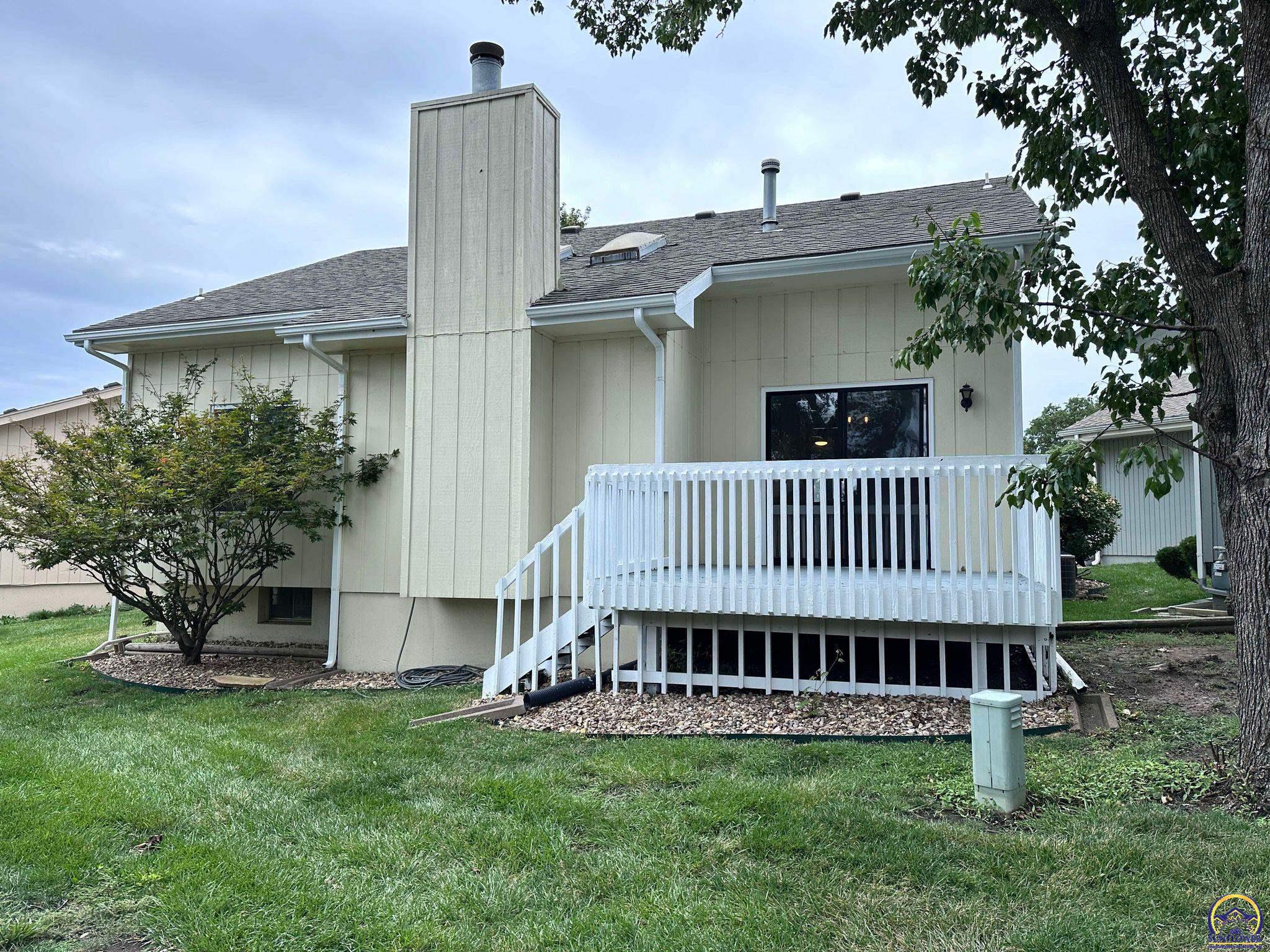 Topeka, Kansas 66614, United States, 3 Bedrooms Bedrooms, ,2 BathroomsBathrooms,Residential,Pending,48135