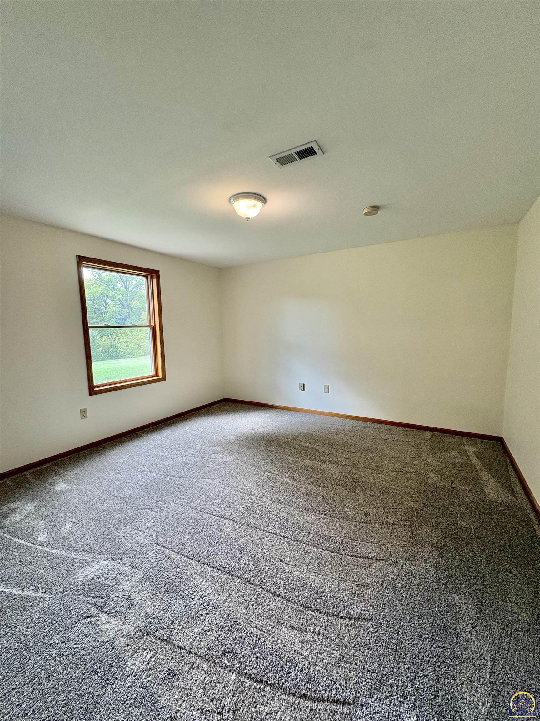 Topeka, Kansas 66618, United States, 5 Bedrooms Bedrooms, ,3 BathroomsBathrooms,Residential,Pending,42118