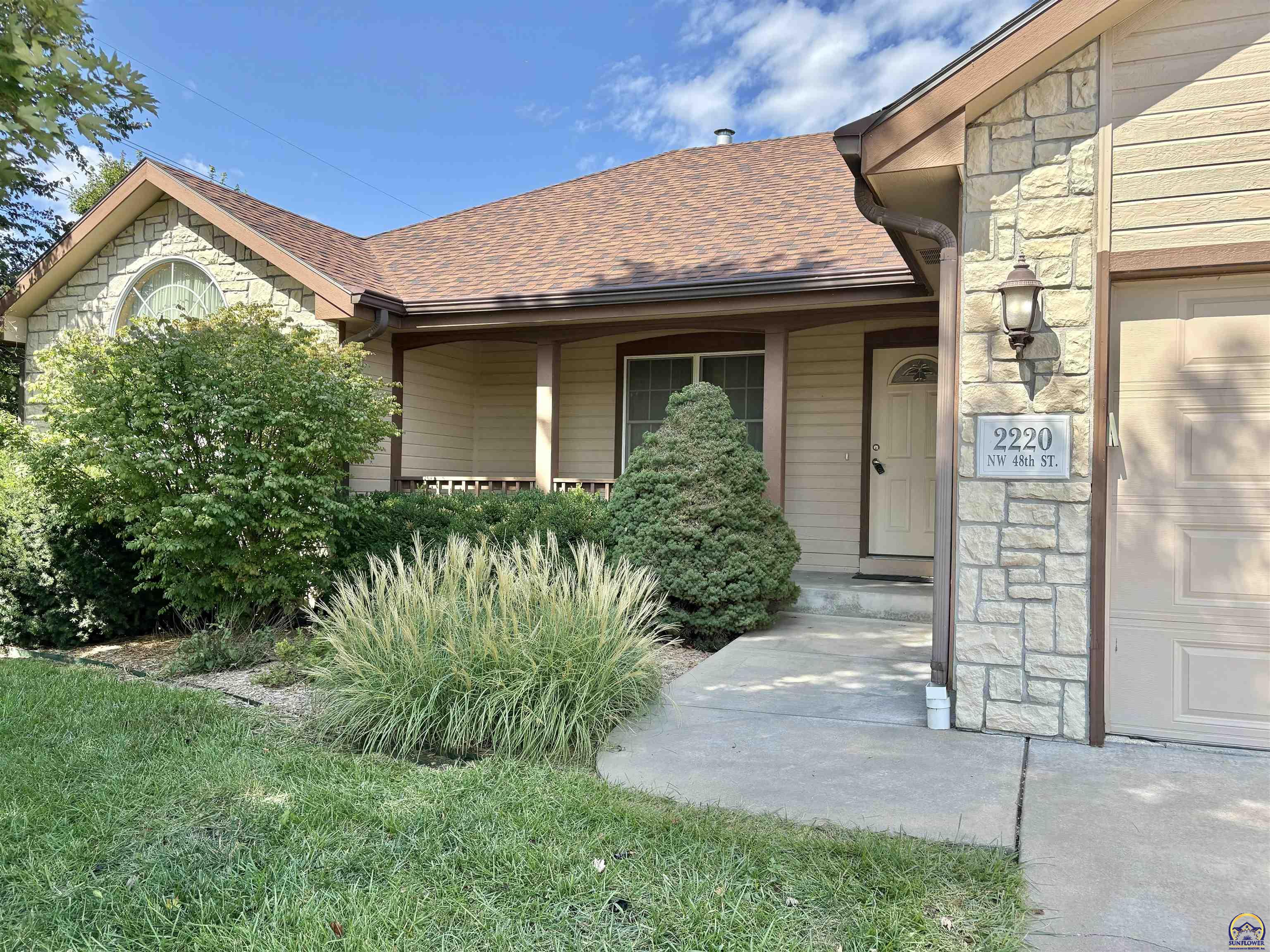 Topeka, Kansas 66618, United States, 5 Bedrooms Bedrooms, ,3 BathroomsBathrooms,Residential,Pending,42118