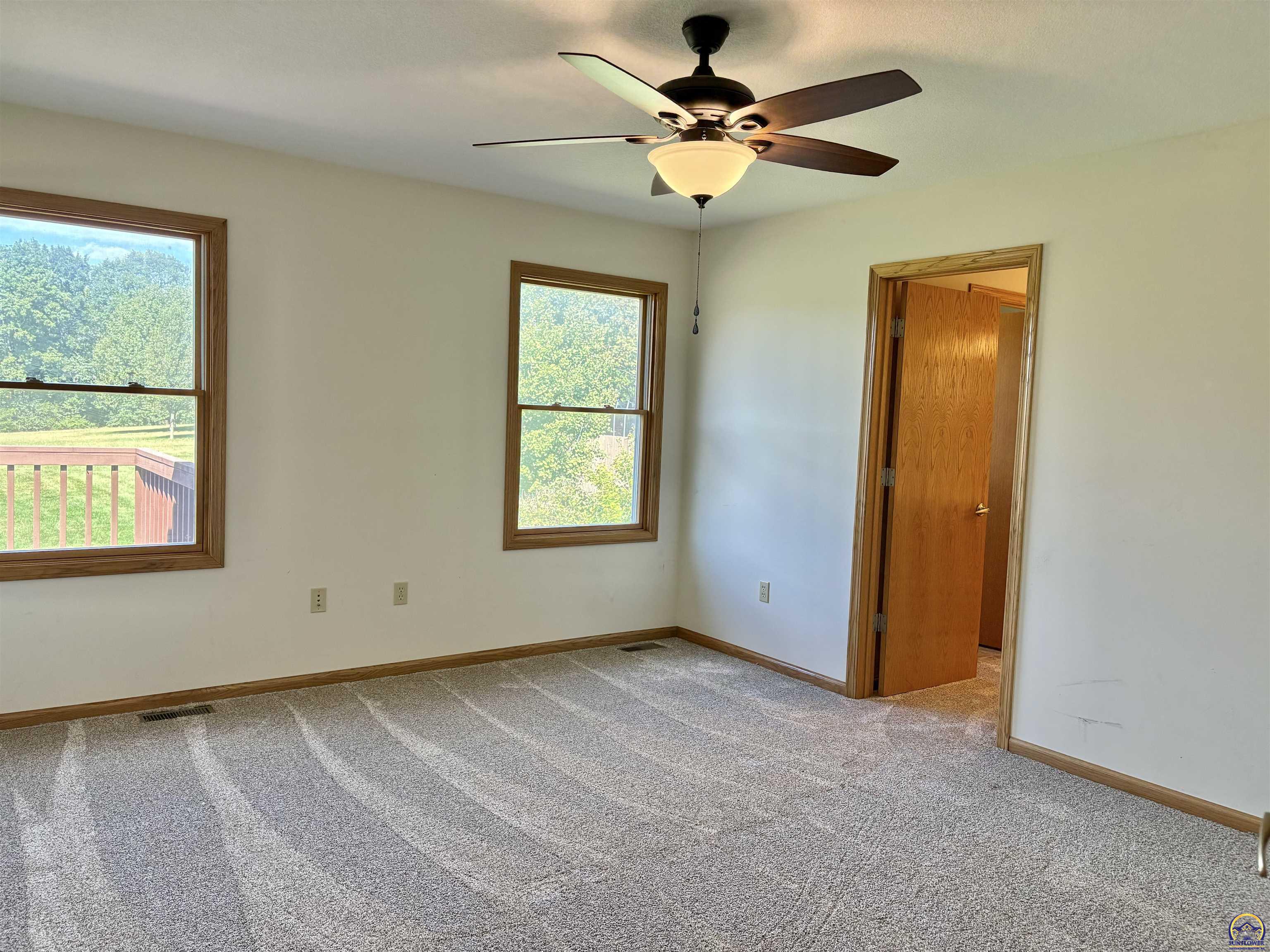 Topeka, Kansas 66618, United States, 5 Bedrooms Bedrooms, ,3 BathroomsBathrooms,Residential,Pending,42118