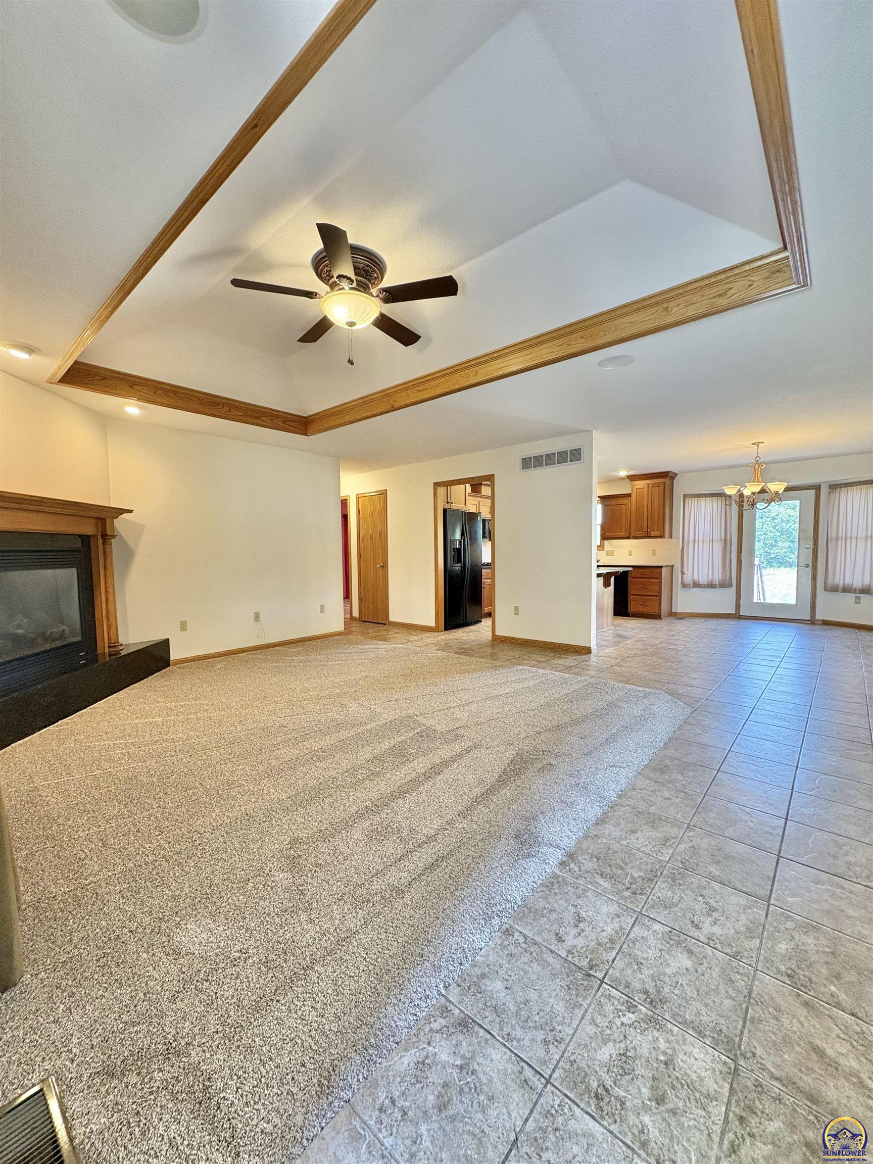 Topeka, Kansas 66618, United States, 5 Bedrooms Bedrooms, ,3 BathroomsBathrooms,Residential,Pending,42118