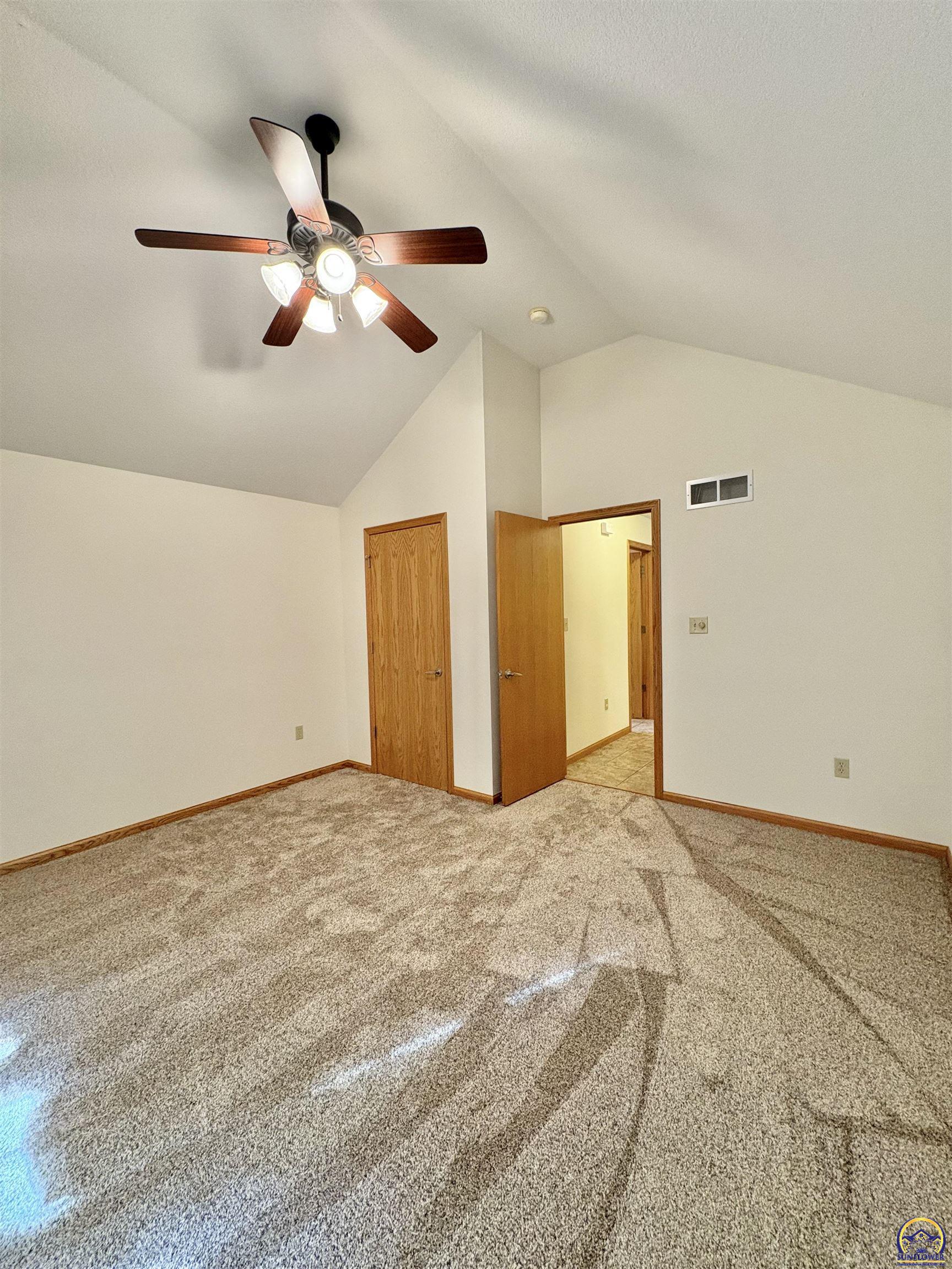 Topeka, Kansas 66618, United States, 5 Bedrooms Bedrooms, ,3 BathroomsBathrooms,Residential,Pending,42118