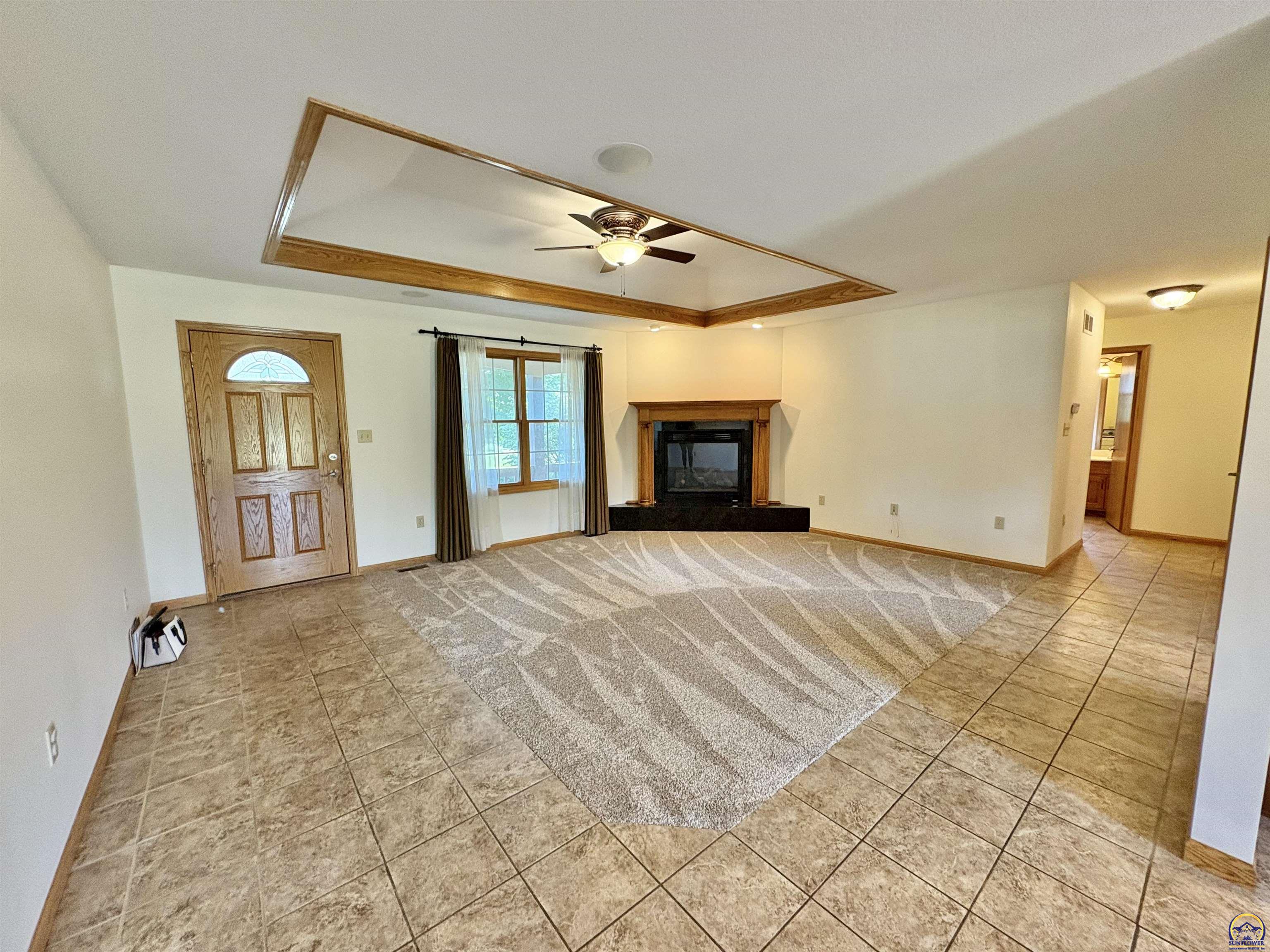 Topeka, Kansas 66618, United States, 5 Bedrooms Bedrooms, ,3 BathroomsBathrooms,Residential,Pending,42118