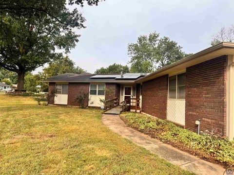 Tiny photo for 5804 SW 25th St, Topeka, KS 66614 (MLS # 246507)