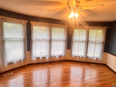 Tiny photo for 5804 SW 25th St, Topeka, KS 66614 (MLS # 246507)