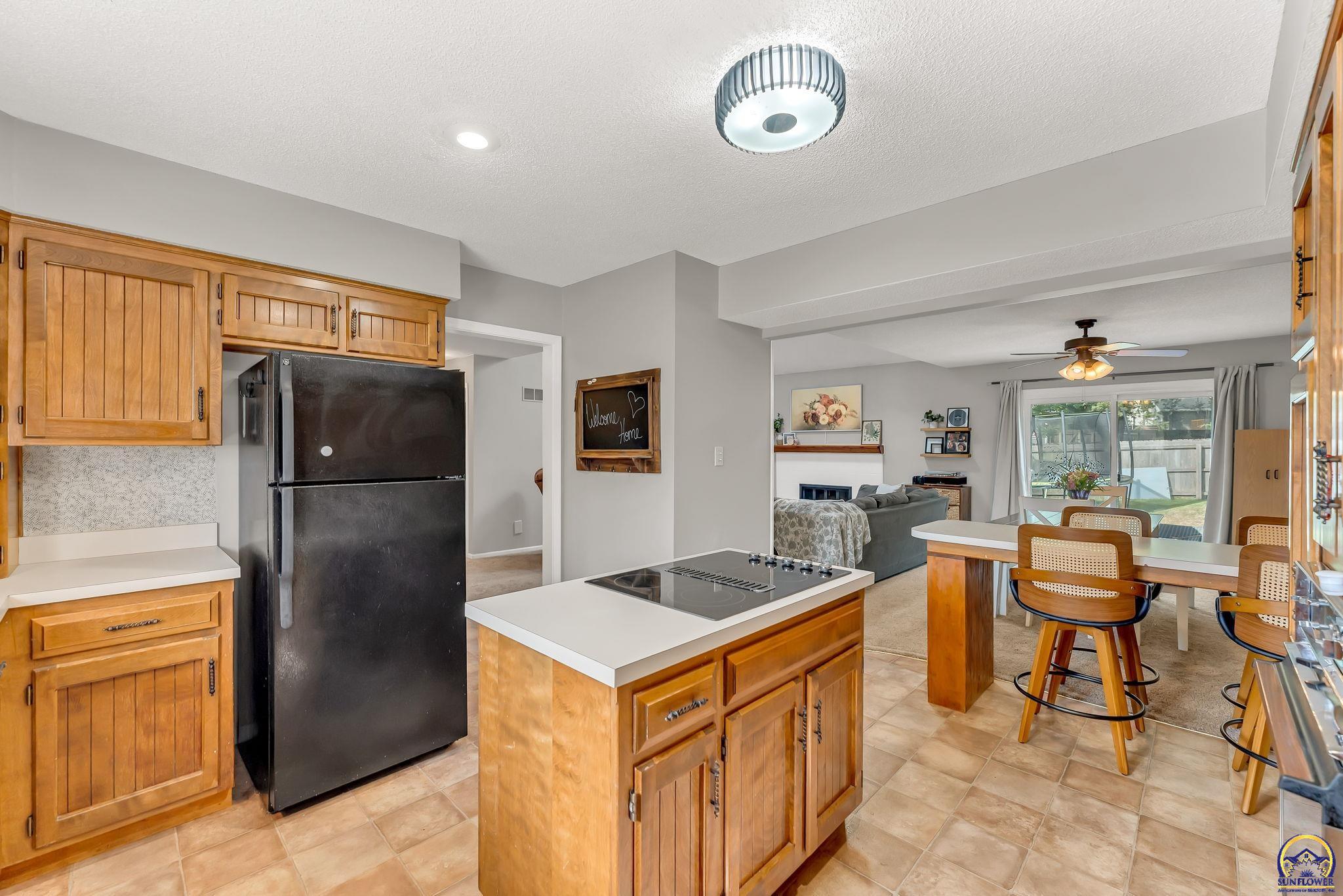 Topeka, Kansas 66614, United States, 3 Bedrooms Bedrooms, ,3 BathroomsBathrooms,Residential,Pending,166809