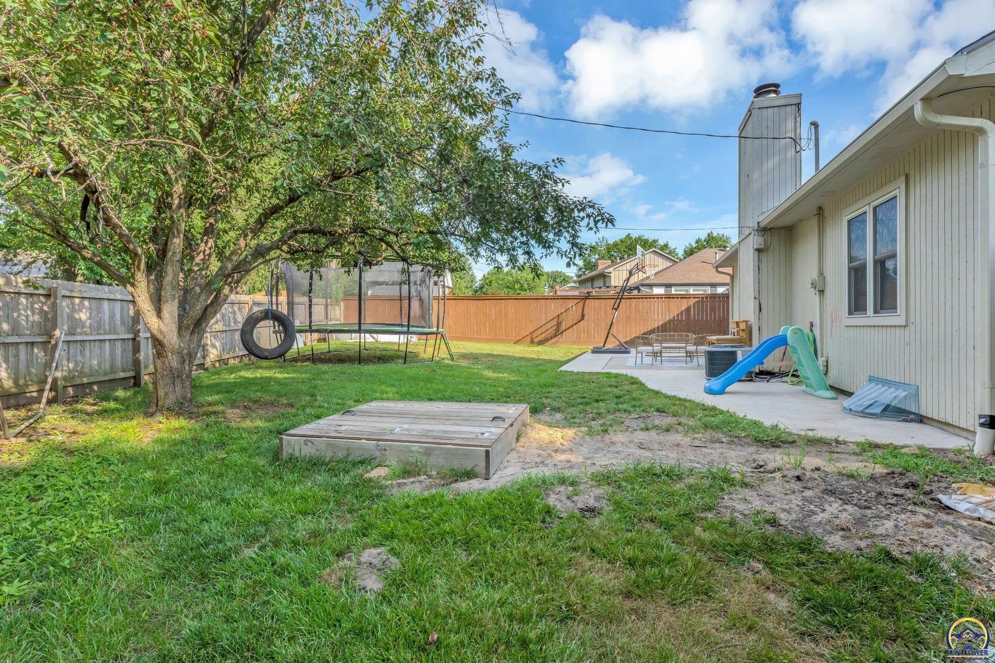 Topeka, Kansas 66614, United States, 3 Bedrooms Bedrooms, ,3 BathroomsBathrooms,Residential,Pending,166809