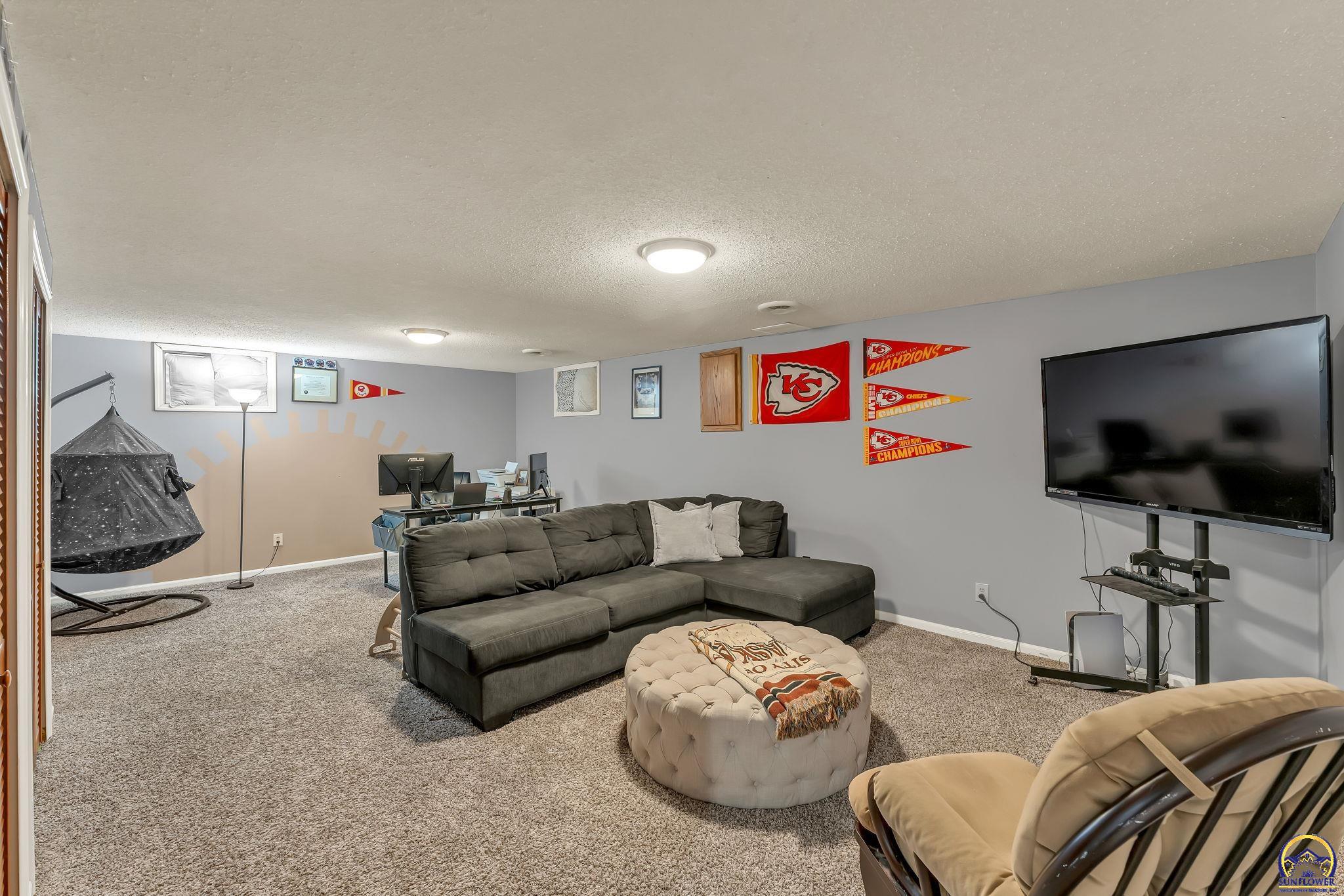 Topeka, Kansas 66614, United States, 3 Bedrooms Bedrooms, ,3 BathroomsBathrooms,Residential,Pending,166809