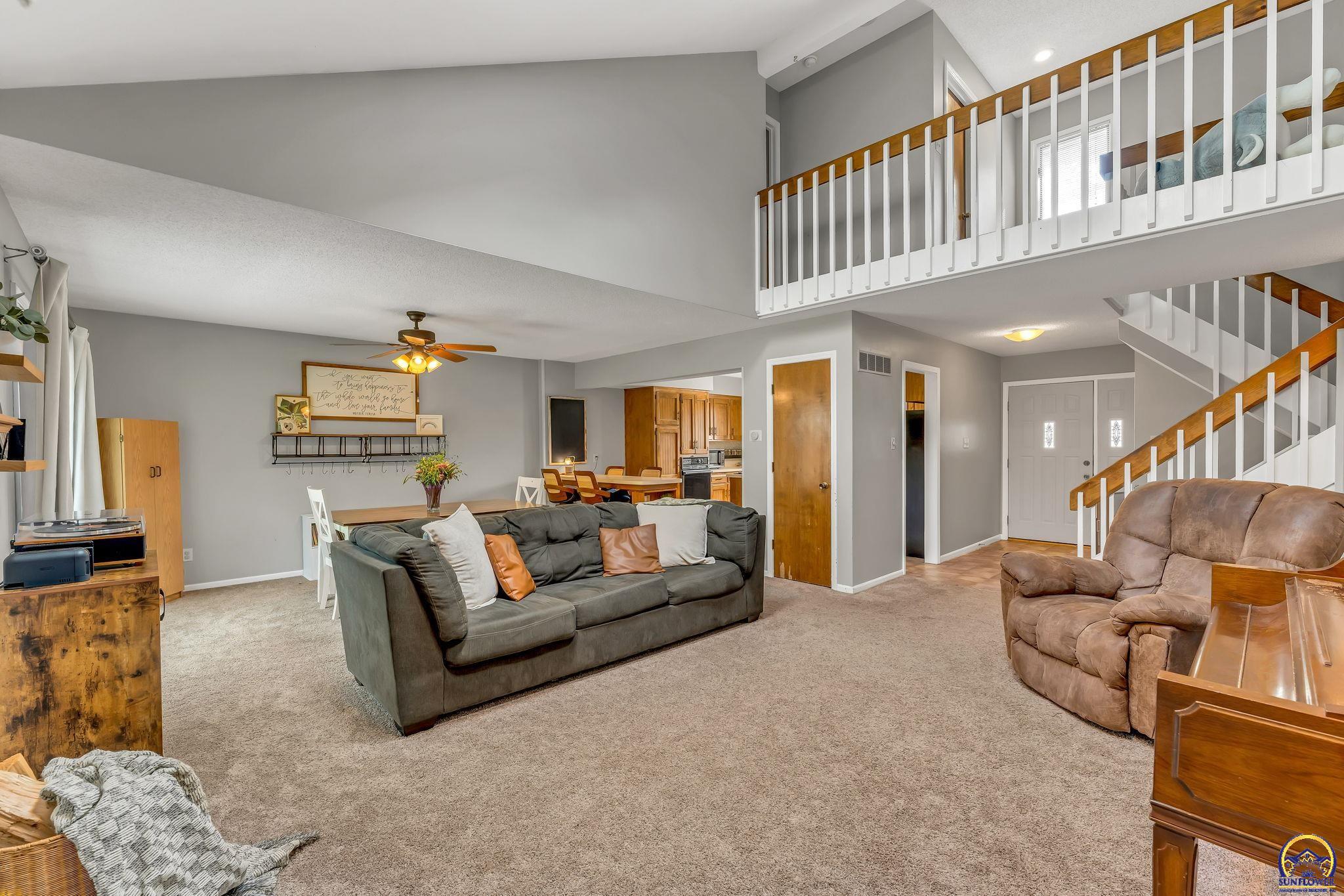 Topeka, Kansas 66614, United States, 3 Bedrooms Bedrooms, ,3 BathroomsBathrooms,Residential,Pending,166809