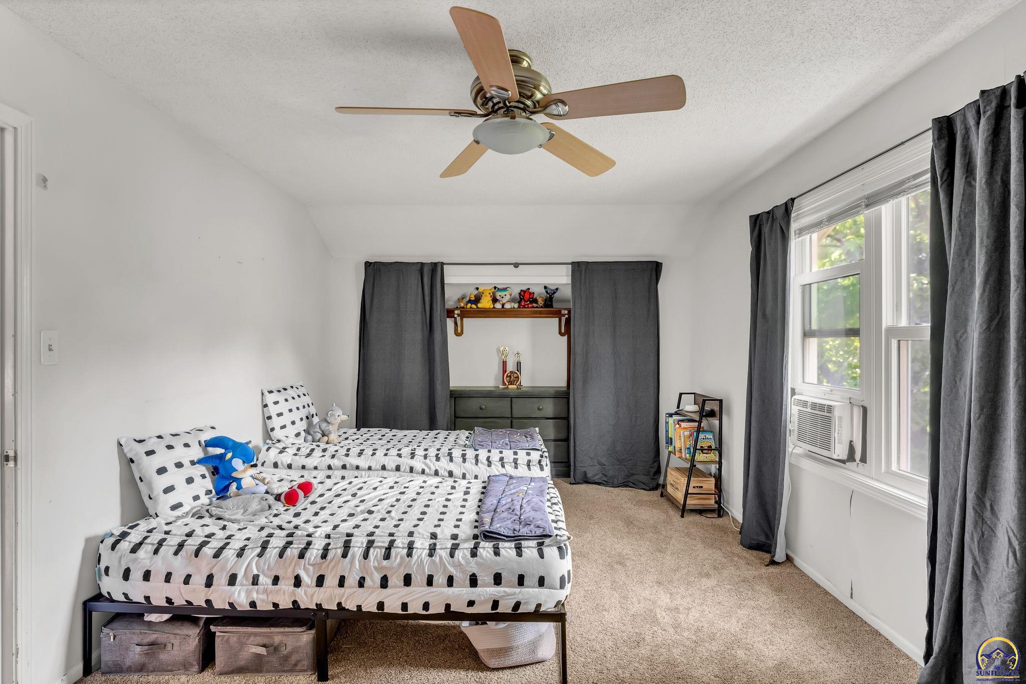 Topeka, Kansas 66614, United States, 3 Bedrooms Bedrooms, ,3 BathroomsBathrooms,Residential,Pending,166809