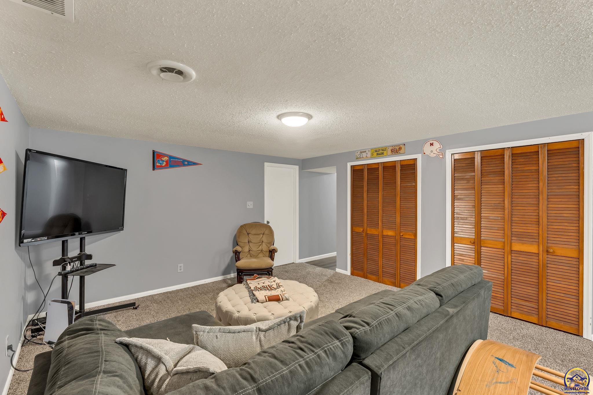 Topeka, Kansas 66614, United States, 3 Bedrooms Bedrooms, ,3 BathroomsBathrooms,Residential,Pending,166809