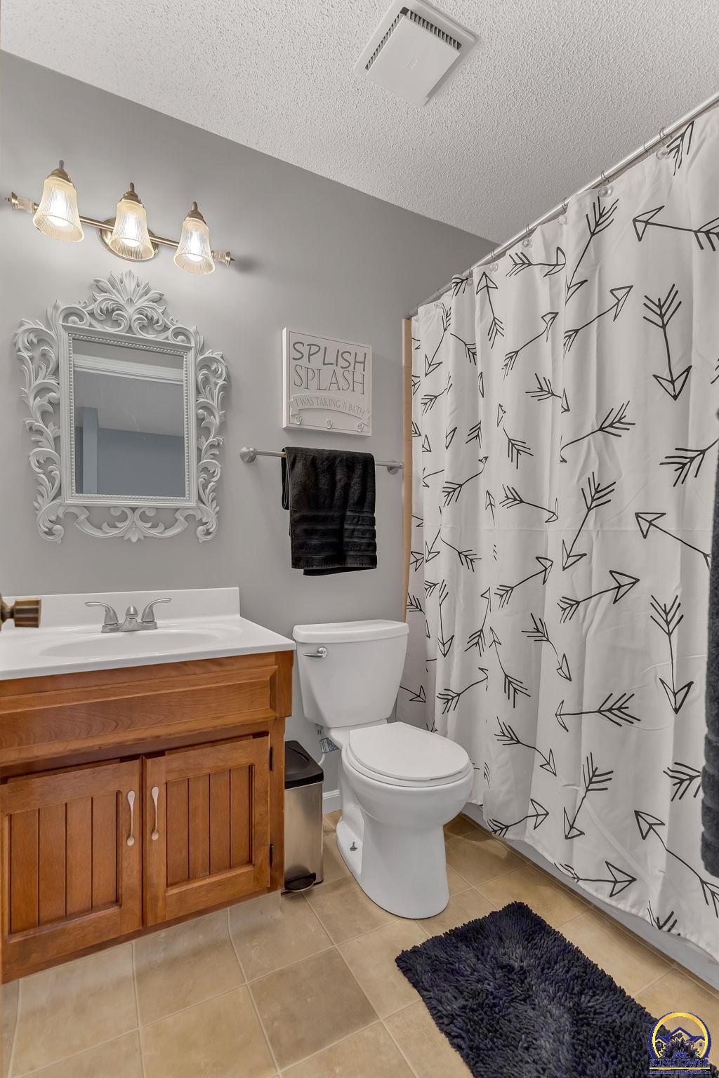 Topeka, Kansas 66614, United States, 3 Bedrooms Bedrooms, ,3 BathroomsBathrooms,Residential,Pending,166809