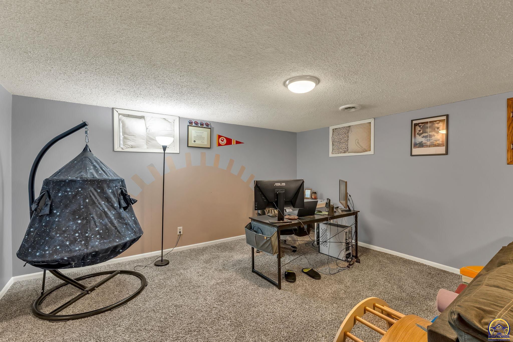 Topeka, Kansas 66614, United States, 3 Bedrooms Bedrooms, ,3 BathroomsBathrooms,Residential,Pending,166809