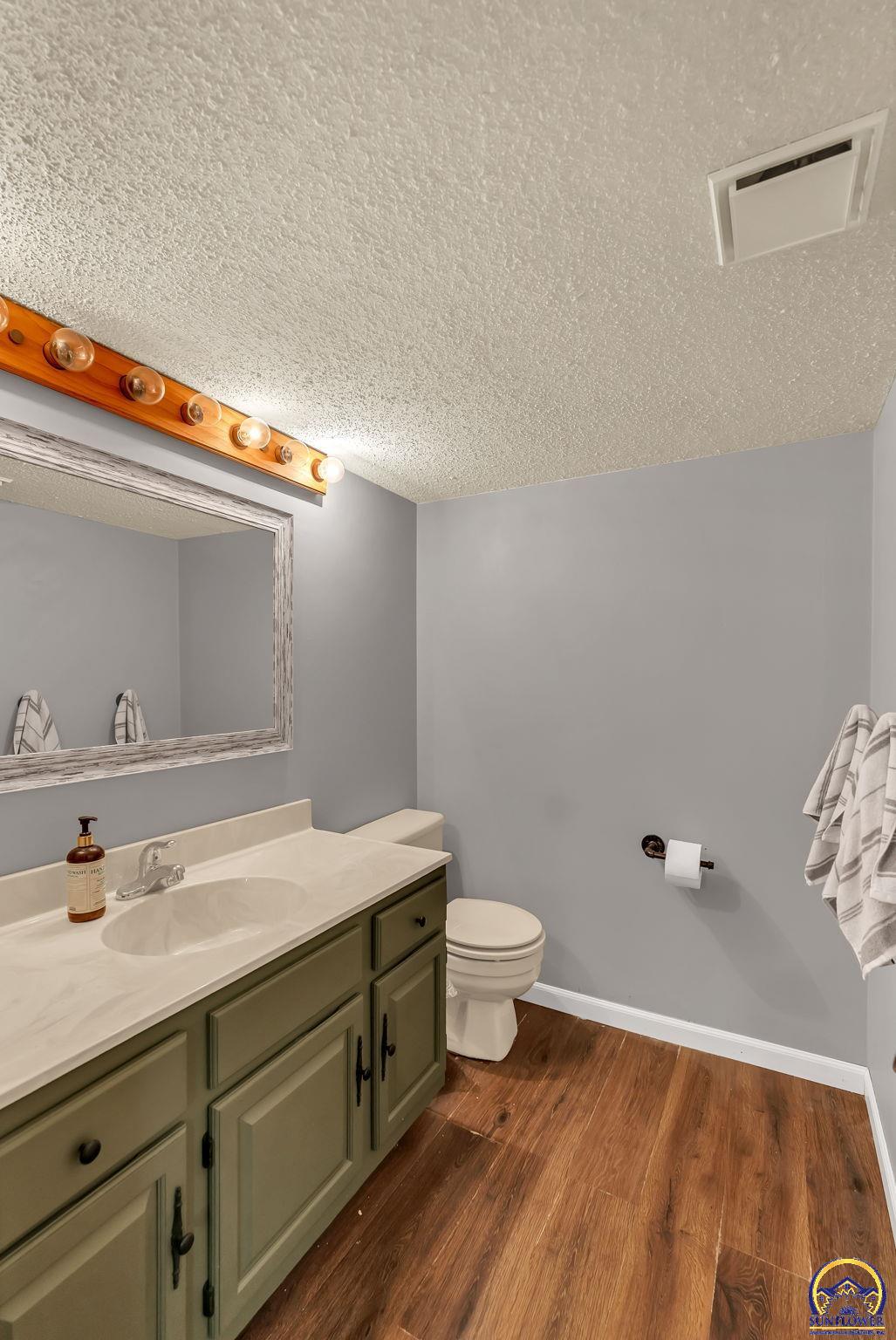 Topeka, Kansas 66614, United States, 3 Bedrooms Bedrooms, ,3 BathroomsBathrooms,Residential,Pending,166809