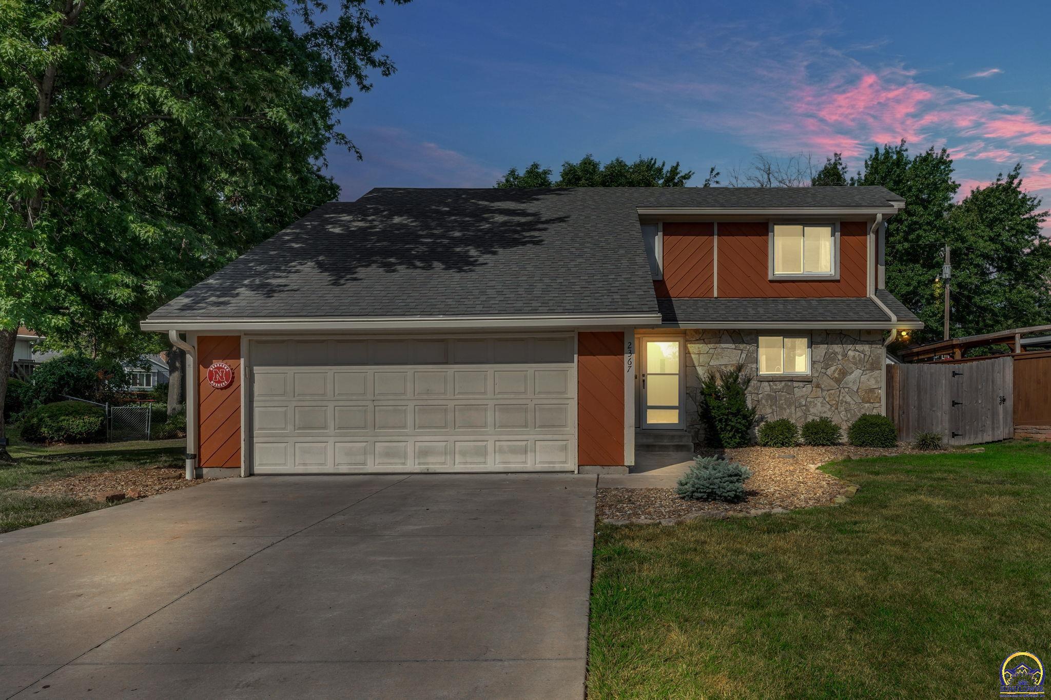 Topeka, Kansas 66614, United States, 3 Bedrooms Bedrooms, ,3 BathroomsBathrooms,Residential,Pending,166809