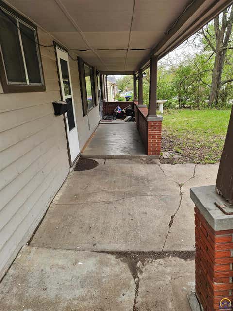 Tiny photo for 2124 SW Morningside Rd, Topeka, KS 66614 (MLS # 244614)