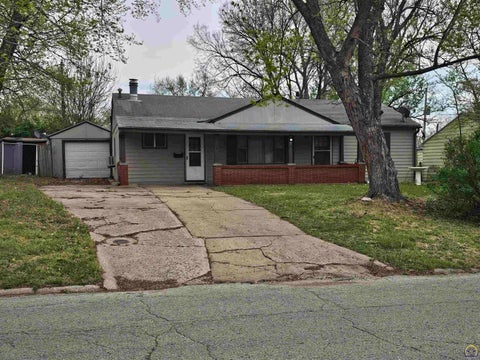 Photo of 2124 SW Morningside Rd, Topeka, KS 66614 (MLS # 244614)