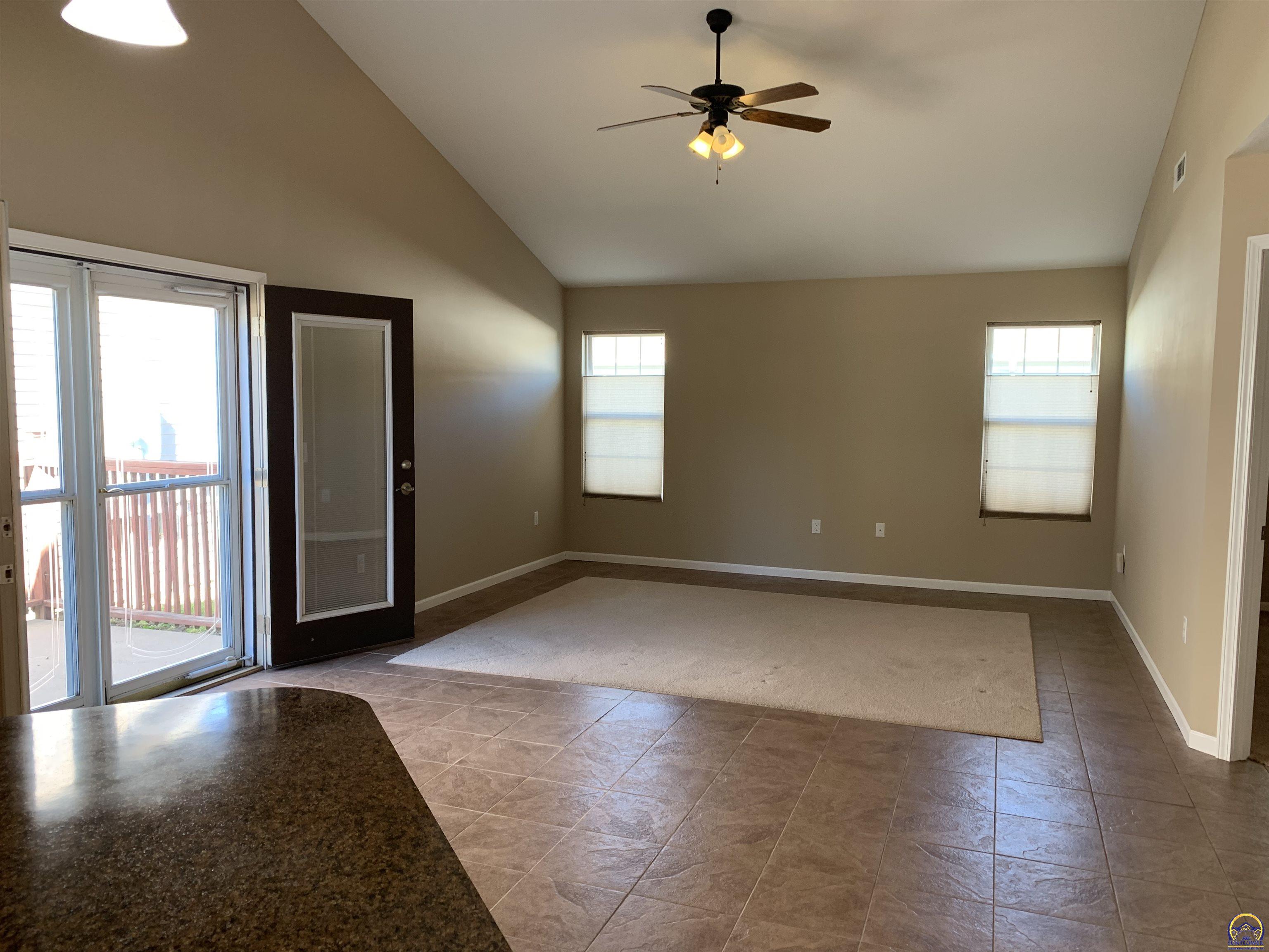 Topeka, Kansas 66614, United States, 2 Bedrooms Bedrooms, ,2 BathroomsBathrooms,Residential,Pending,69613