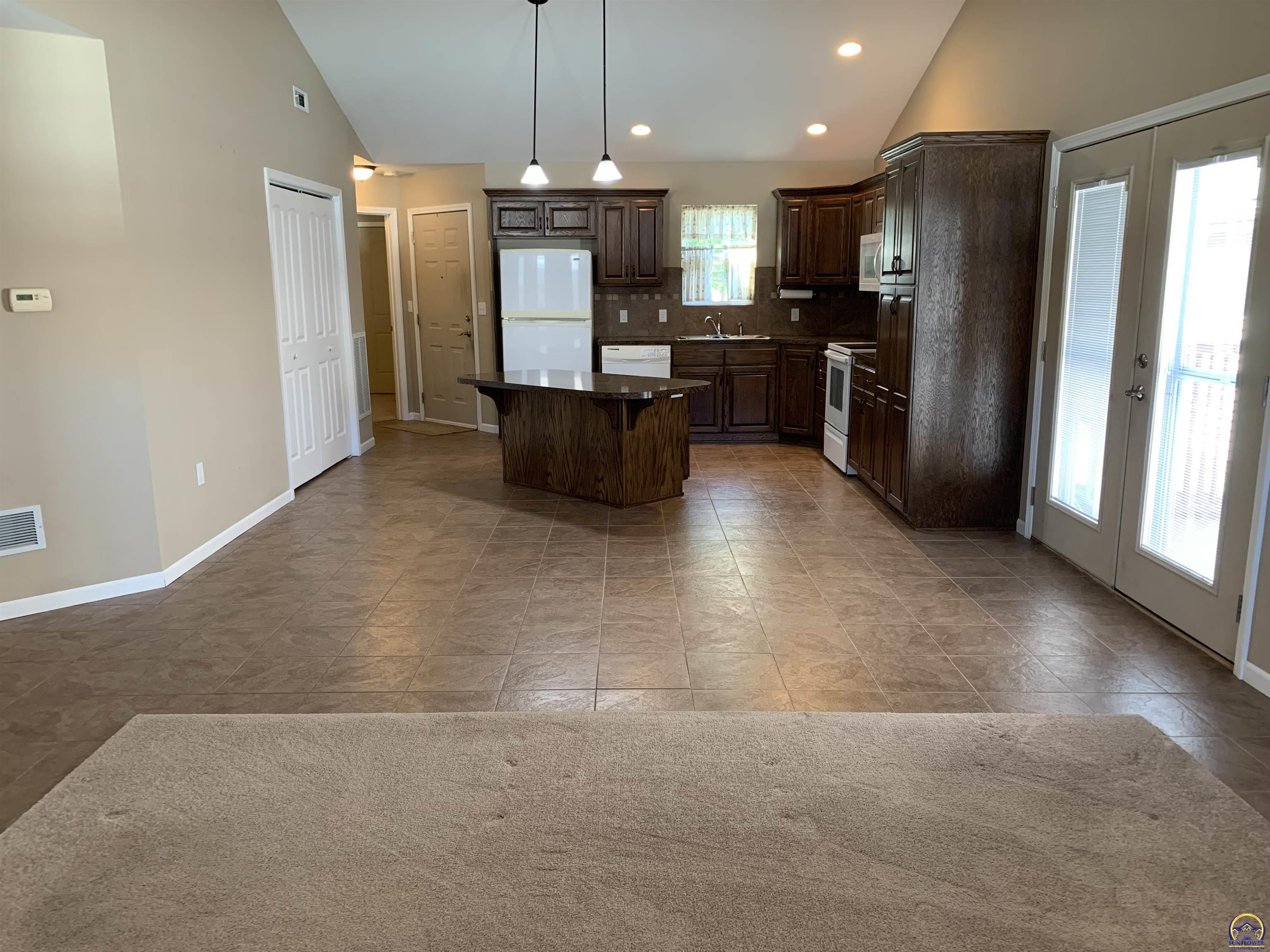 Topeka, Kansas 66614, United States, 2 Bedrooms Bedrooms, ,2 BathroomsBathrooms,Residential,Pending,69613