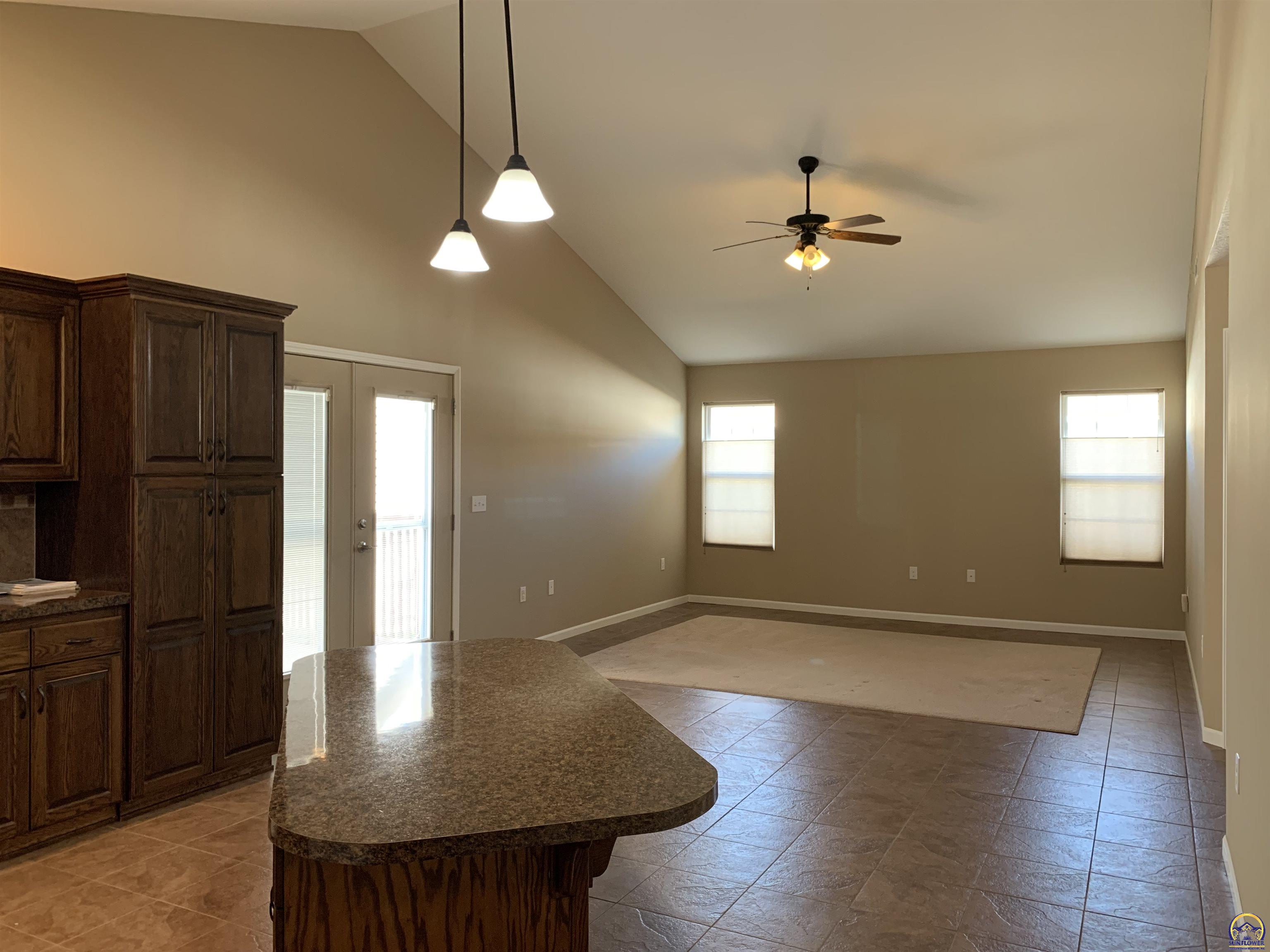 Topeka, Kansas 66614, United States, 2 Bedrooms Bedrooms, ,2 BathroomsBathrooms,Residential,Pending,69613