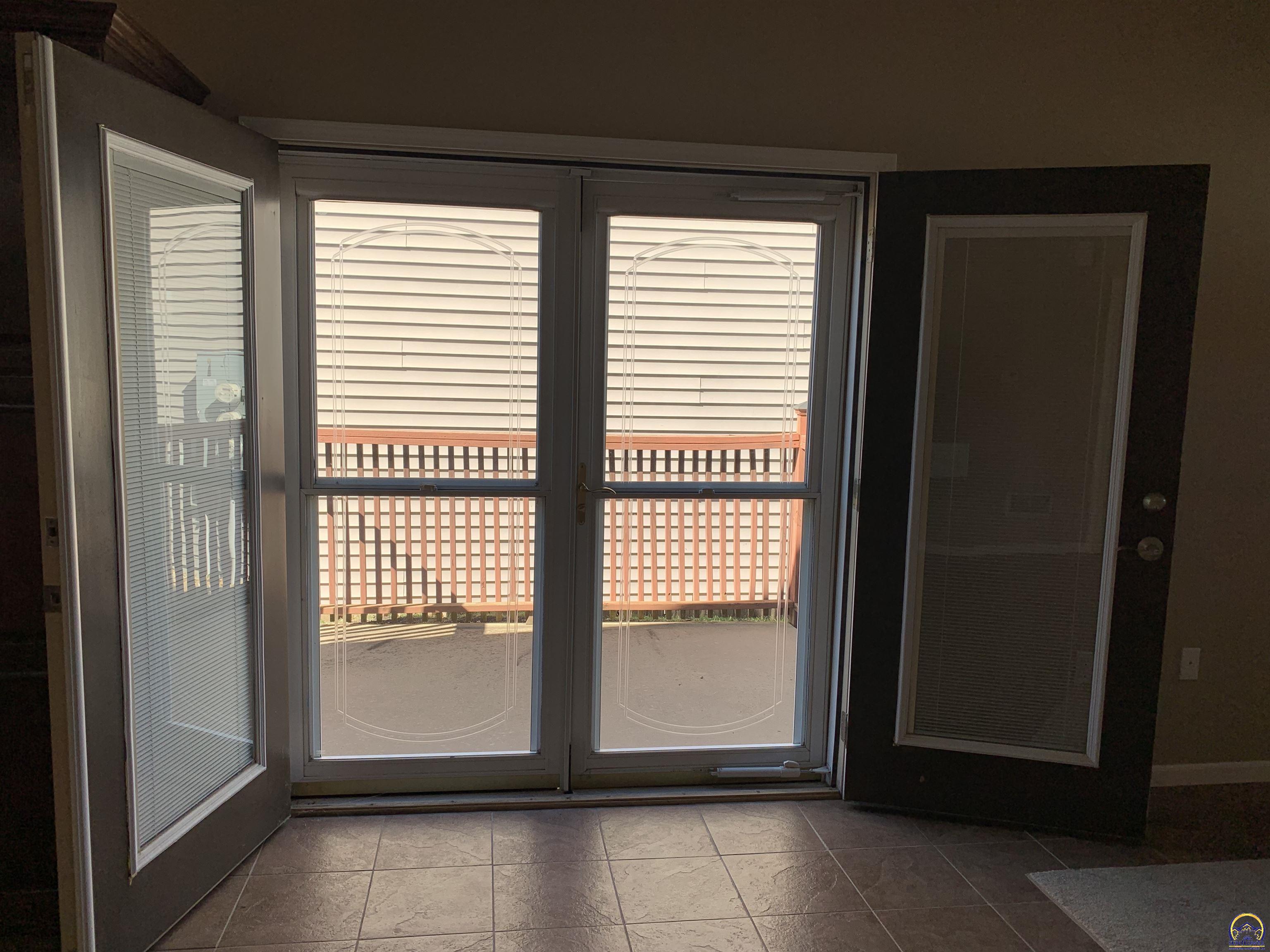 Topeka, Kansas 66614, United States, 2 Bedrooms Bedrooms, ,2 BathroomsBathrooms,Residential,Pending,69613